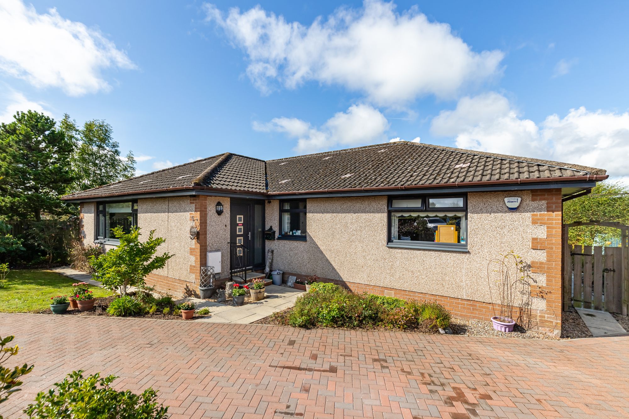 4 bed detached bungalow for sale in Allandale Crescent, Greenloaning, FK15