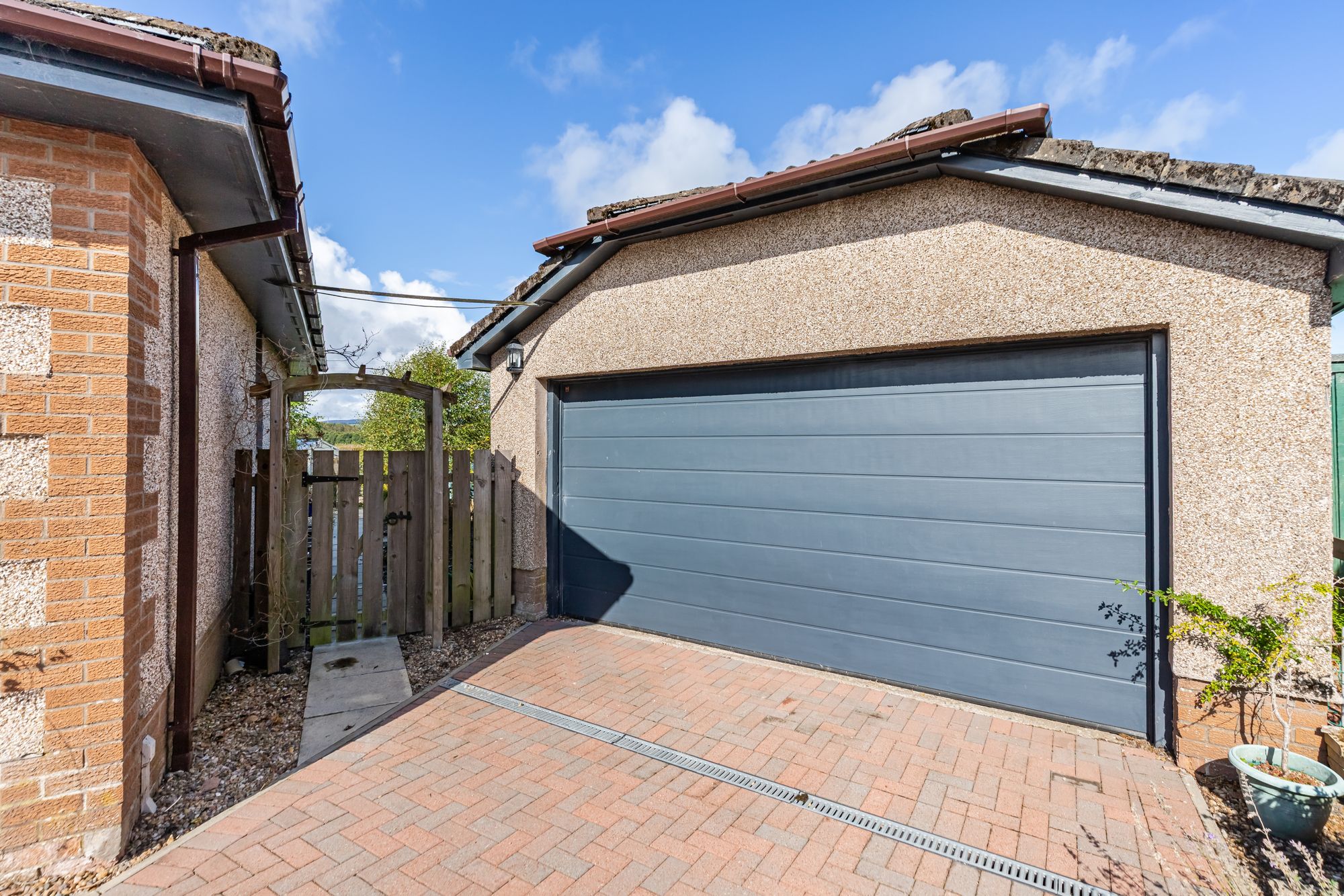 4 bed detached bungalow for sale in Allandale Crescent, Greenloaning, FK15 26