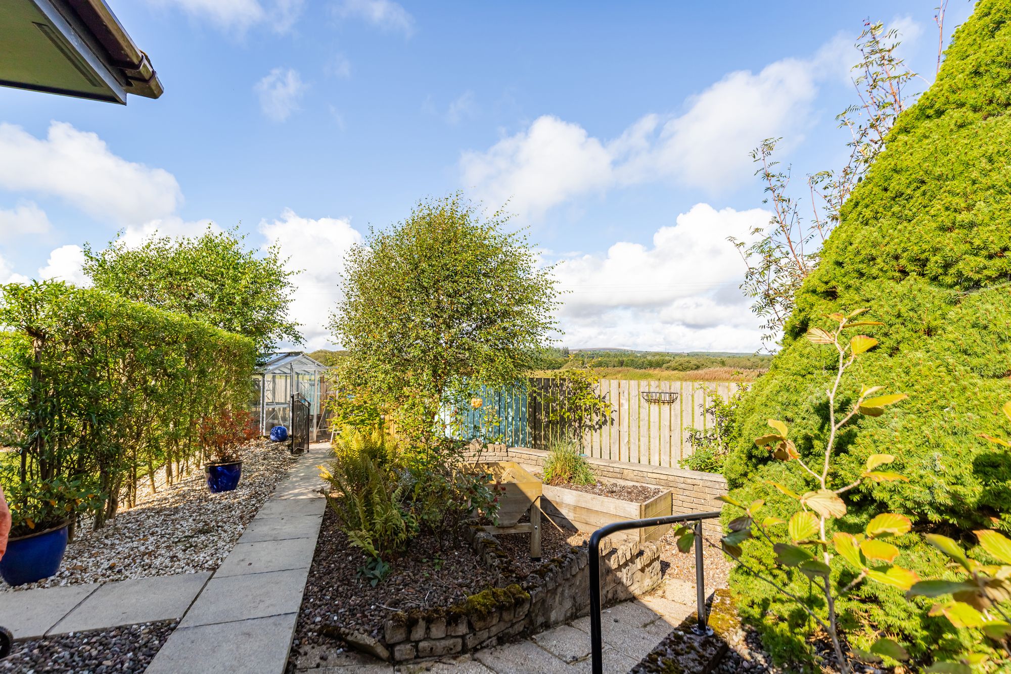 4 bed detached bungalow for sale in Allandale Crescent, Greenloaning, FK15 39