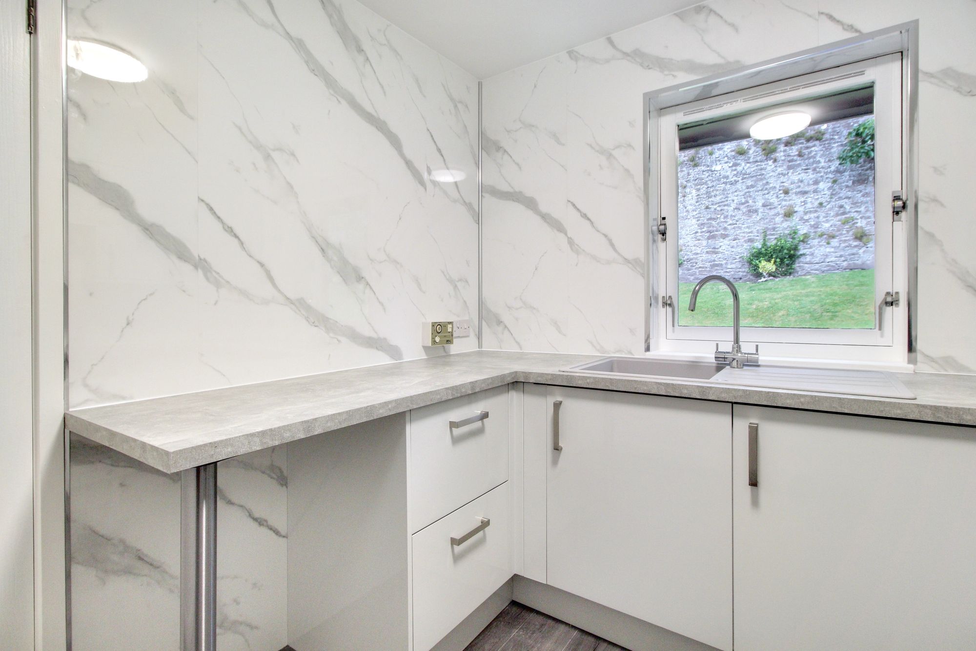 2 bed bungalow for sale in Holmehill Court, Dunblane  - Property Image 6