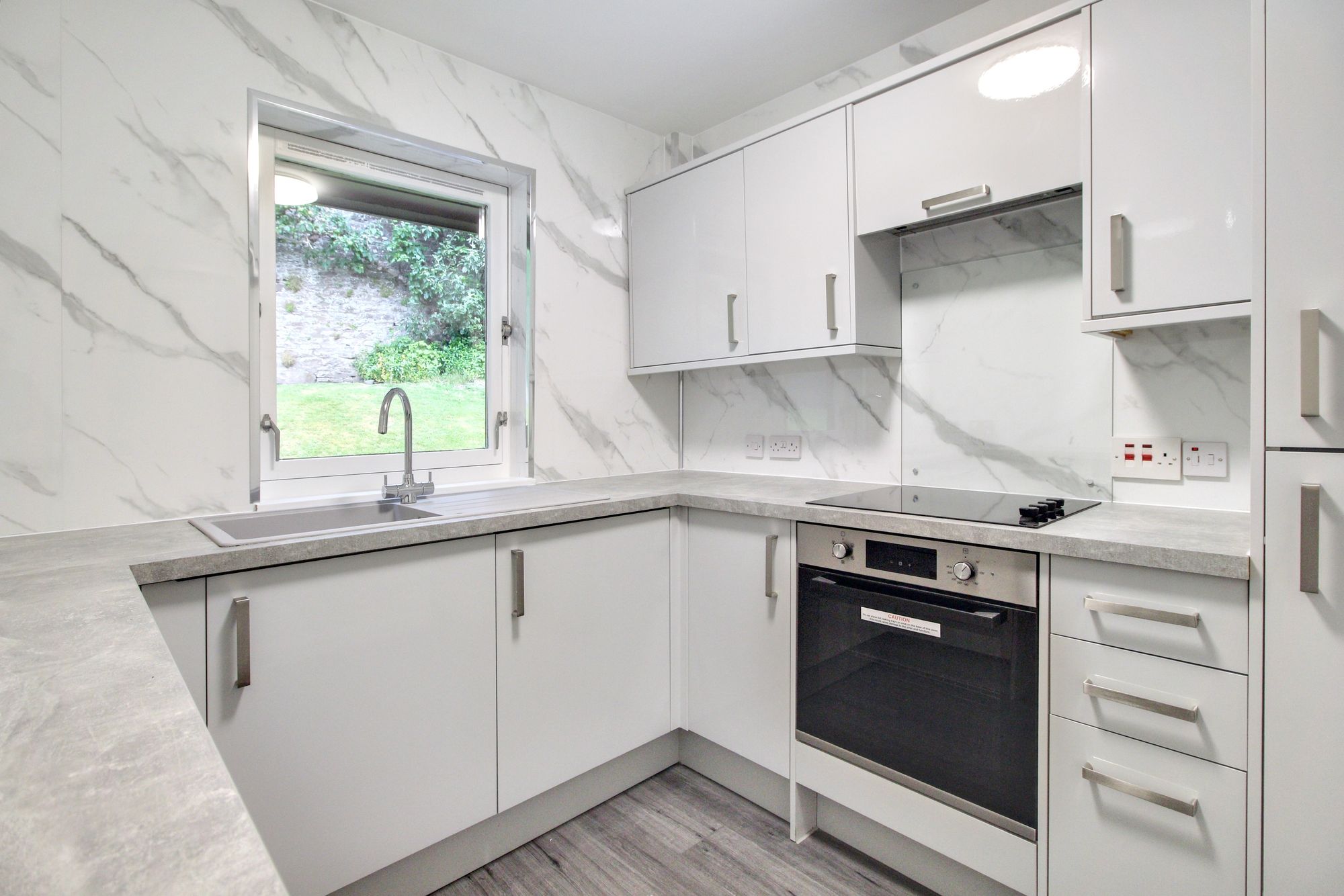 2 bed bungalow for sale in Holmehill Court, Dunblane  - Property Image 5