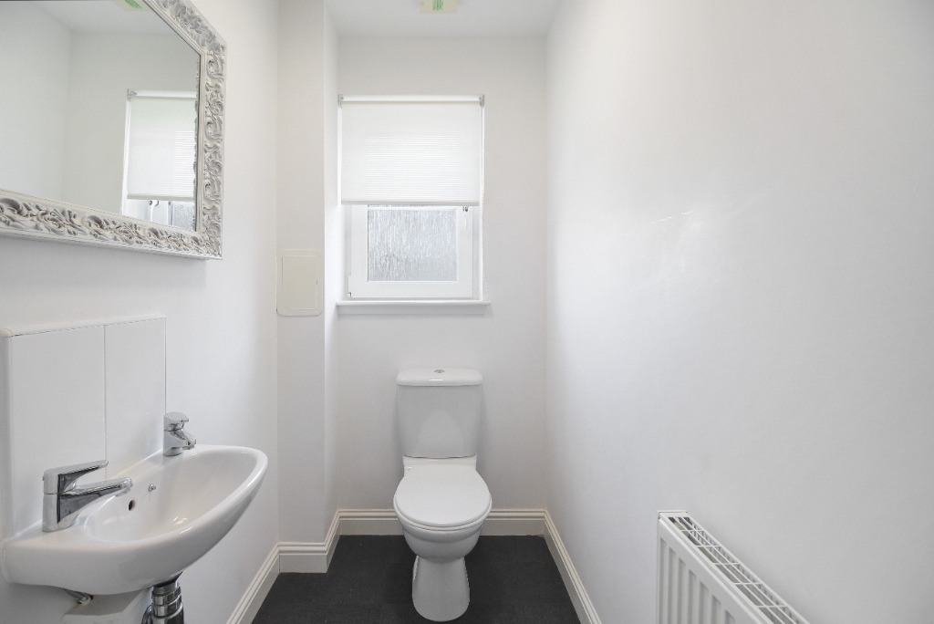 2 bed semi-detached house to rent in Erskine Street, St. Ninians, Stirling, FK7 0QN  - Property Image 5