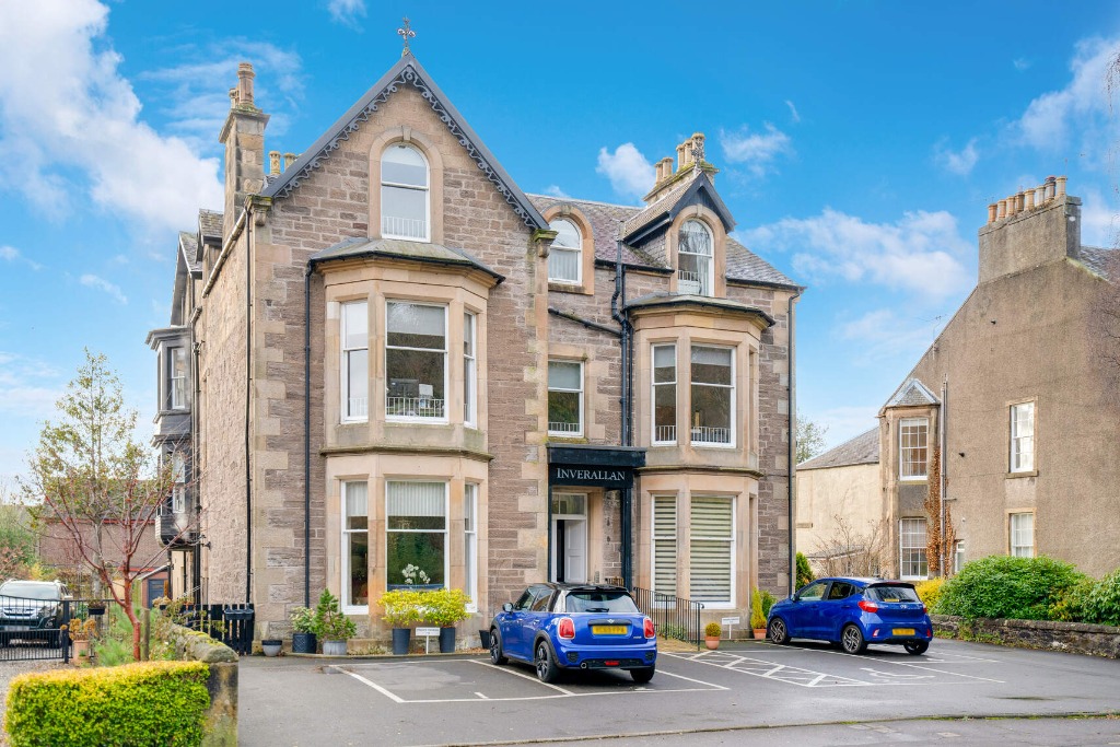 2 bed flat to rent in Henderson Street, Stirling  - Property Image 1