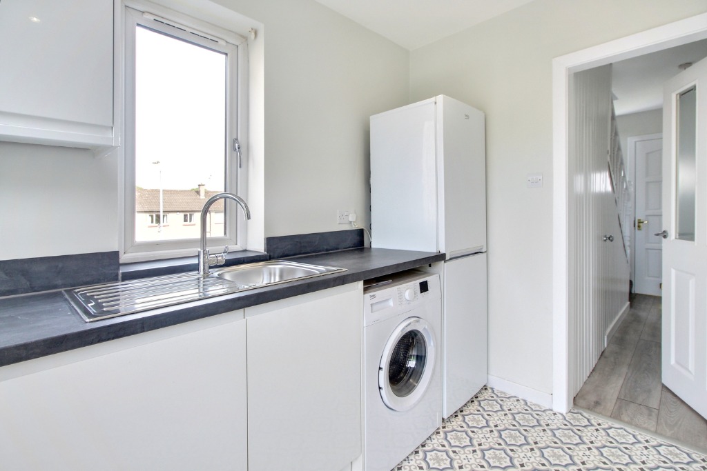 2 bed end of terrace house to rent in Juniper Court, East Dunbartonshire  - Property Image 3