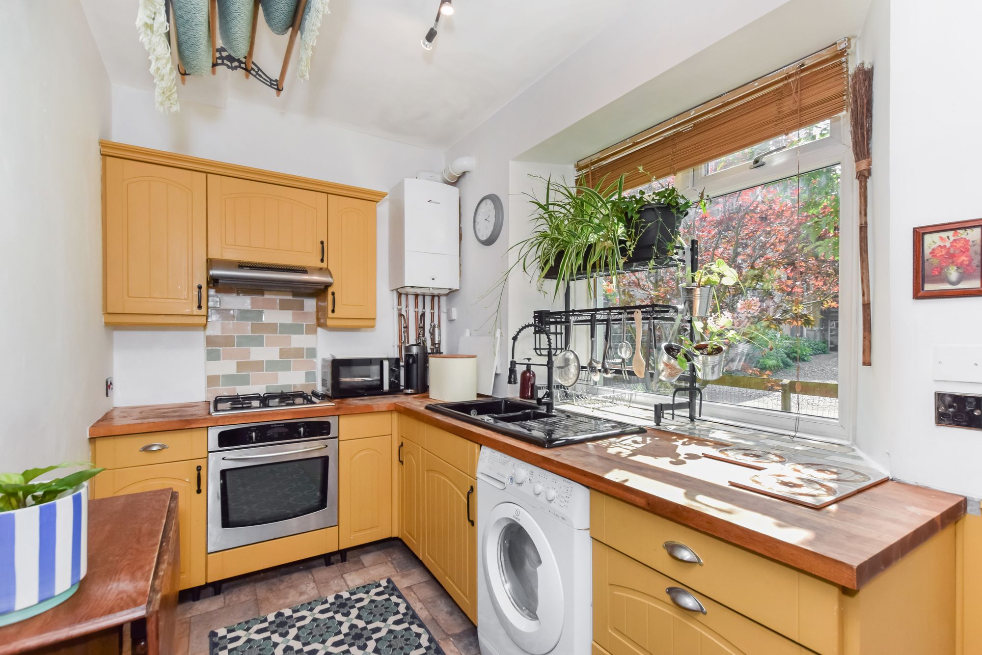 2 bed ground floor flat for sale in The Square, Ashfield, FK15  - Property Image 3