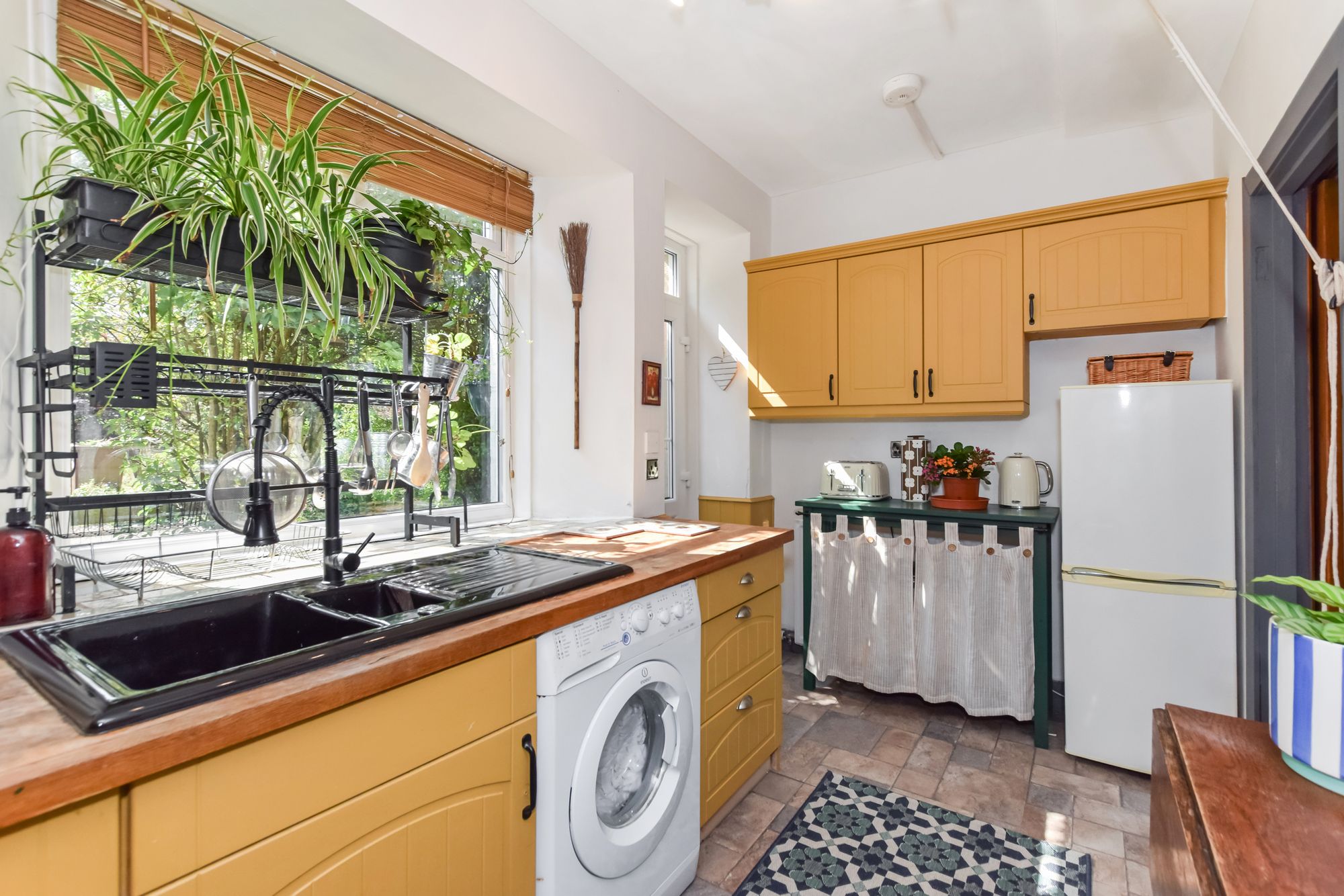 2 bed ground floor flat for sale in The Square, Ashfield, FK15  - Property Image 9
