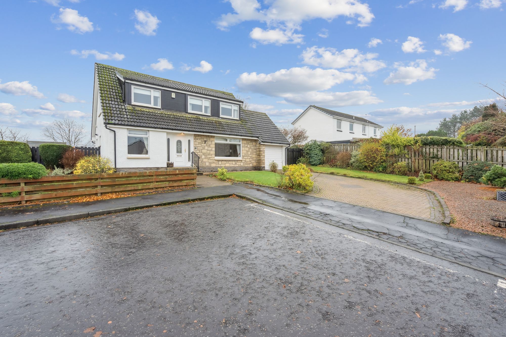 4 bed detached house for sale in Coldstream Avenue, Dunblane, FK15 - Property Image 1