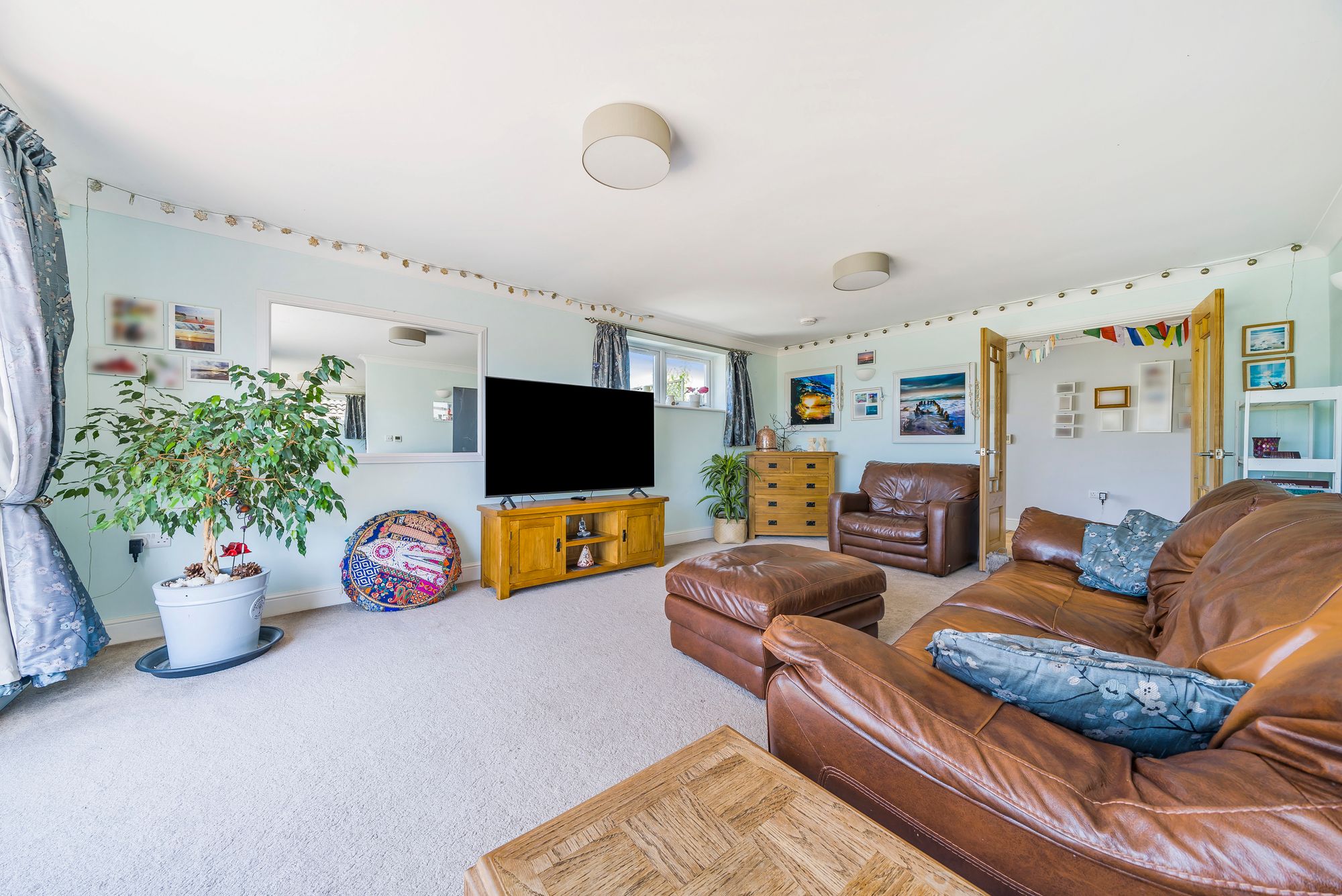 3 bed bungalow for sale in Harbour Road, Bognor Regis  - Property Image 5