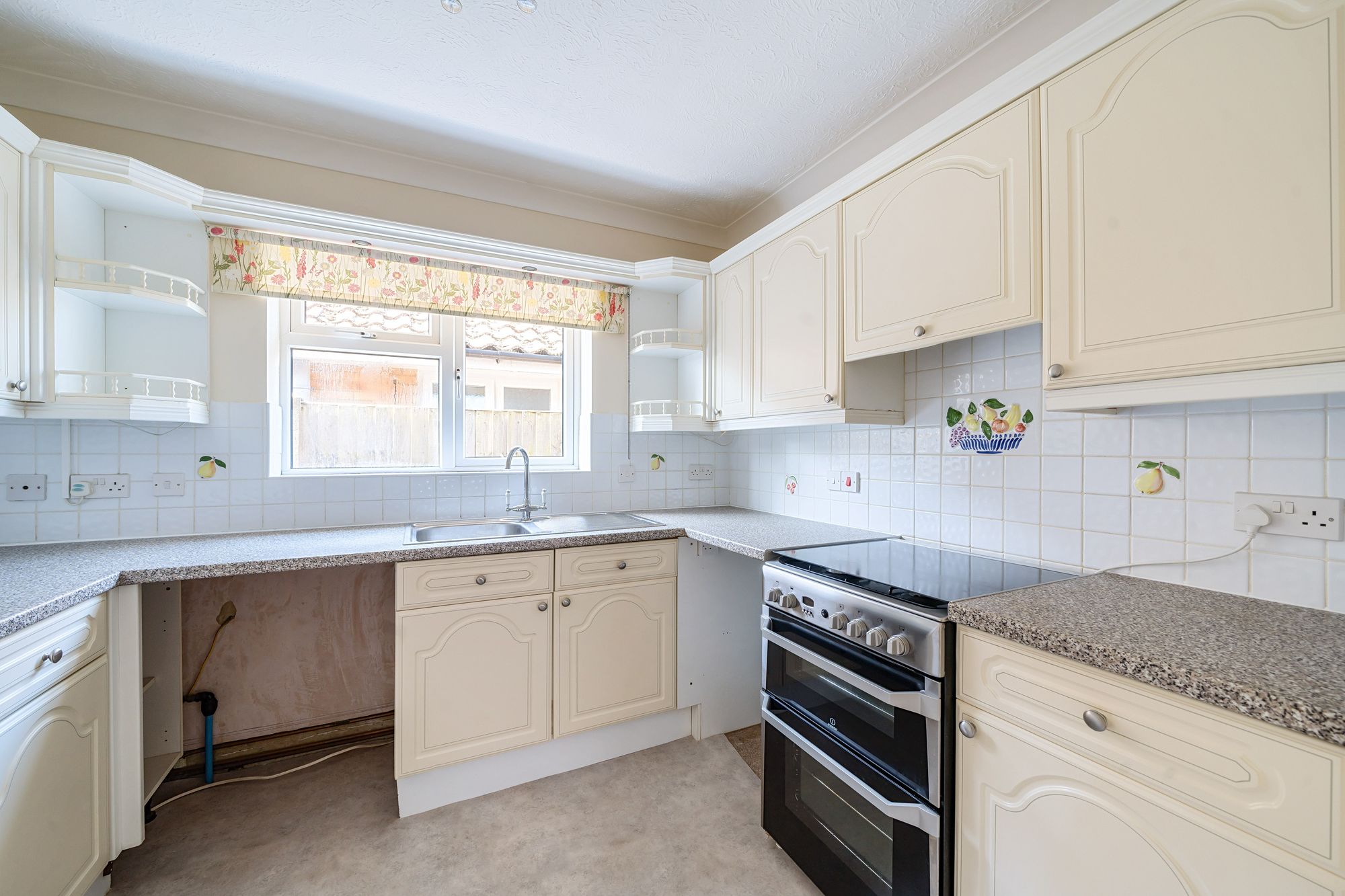 3 bed bungalow for sale in Greenlea Avenue, Bognor Regis  - Property Image 2