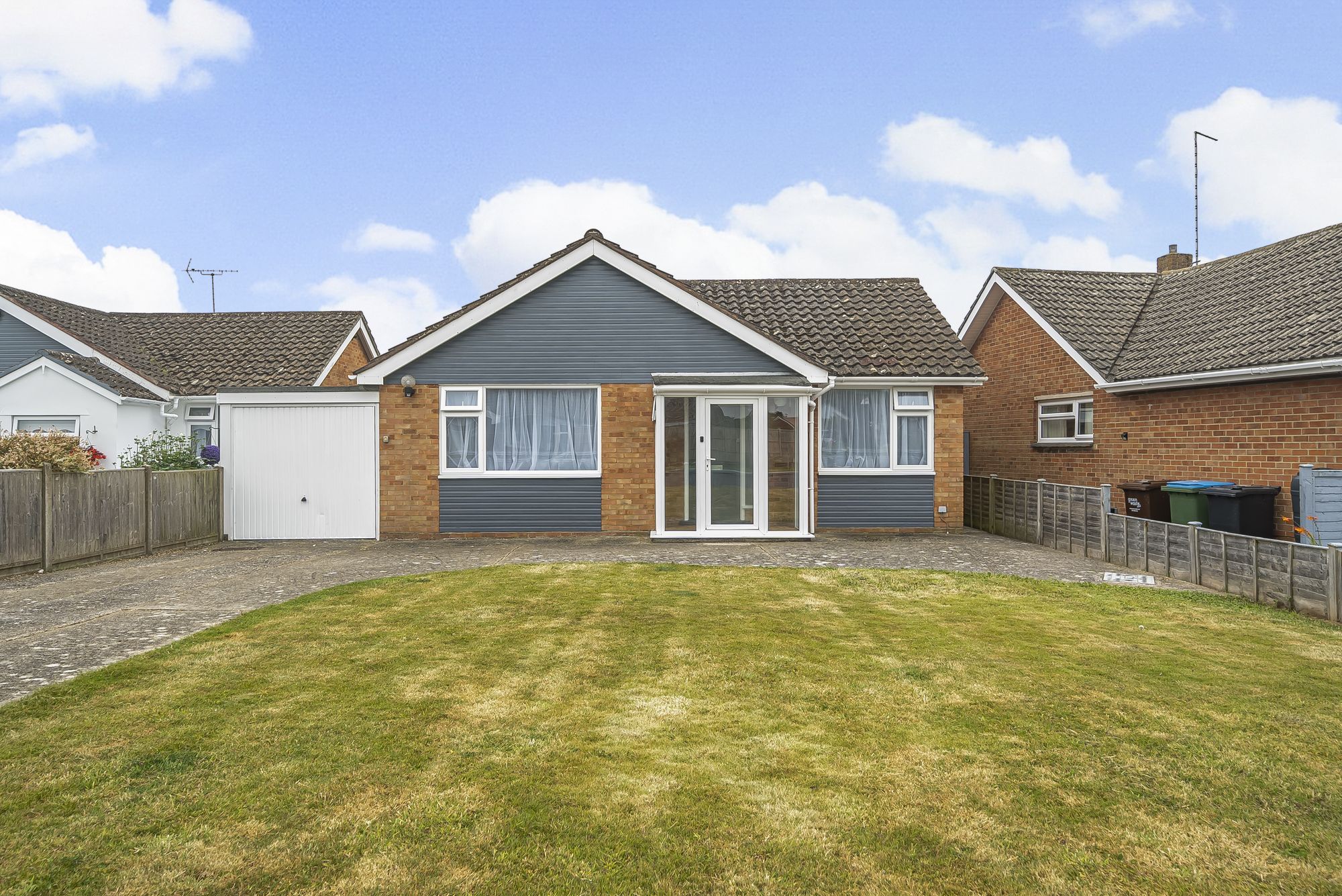 2 bed bungalow for sale in St. Thomas Drive, Bognor Regis  - Property Image 1