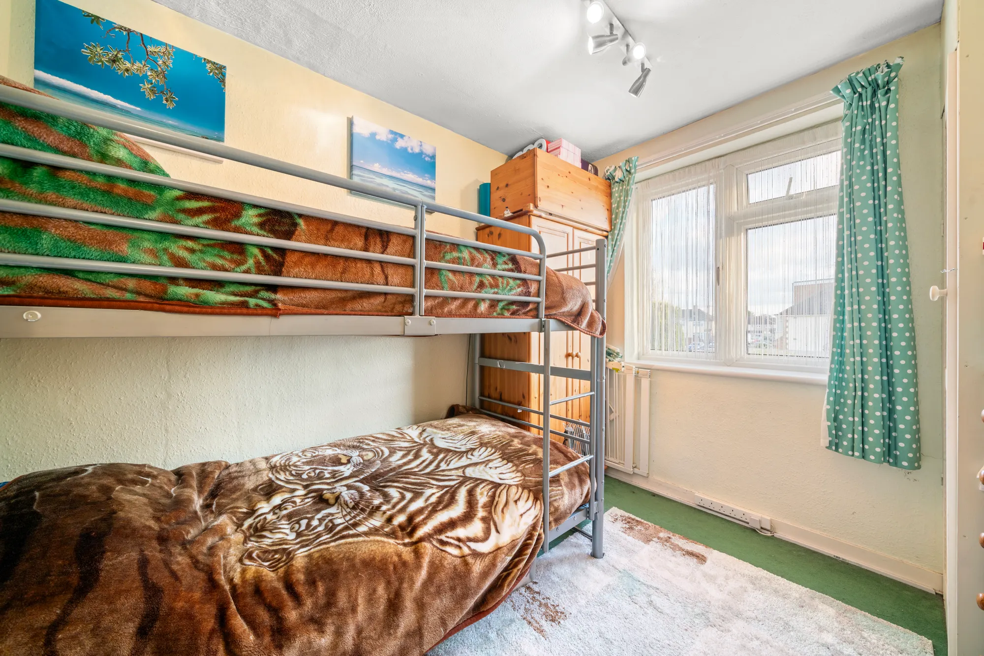 2 bed terraced house for sale in Cranford Avenue, Staines-Upon-Thames 9