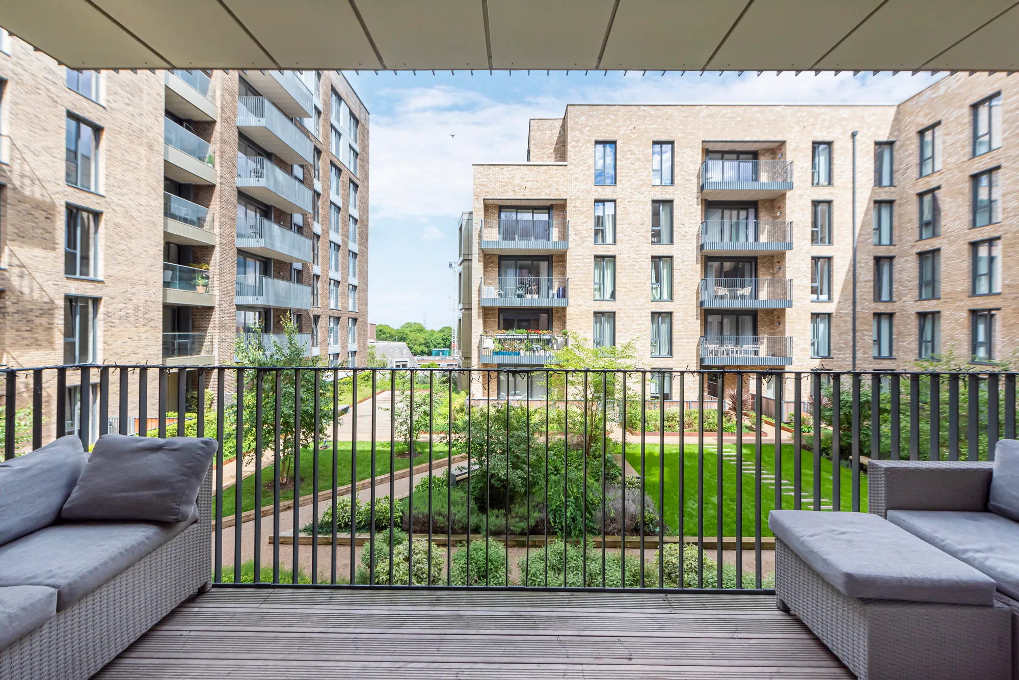 2 bed flat for sale in High Street, Staines-Upon-Thames  - Property Image 3