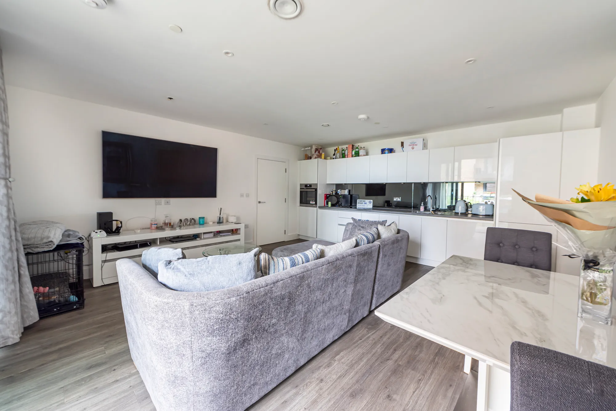 2 bed flat for sale in High Street, Staines-Upon-Thames 6