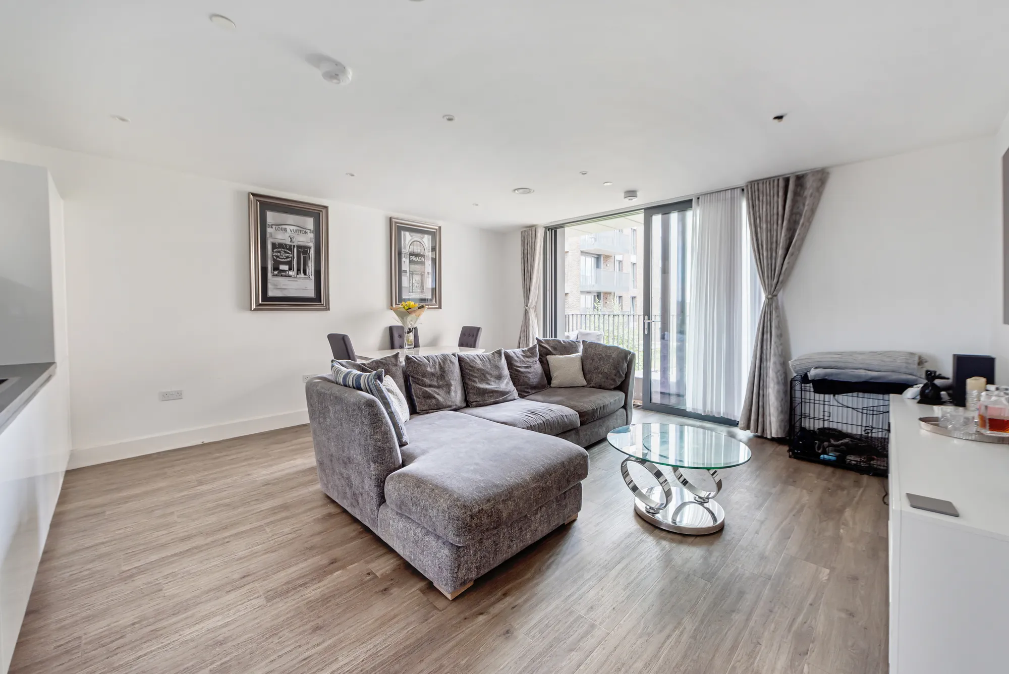 2 bed flat for sale in High Street, Staines-Upon-Thames 5