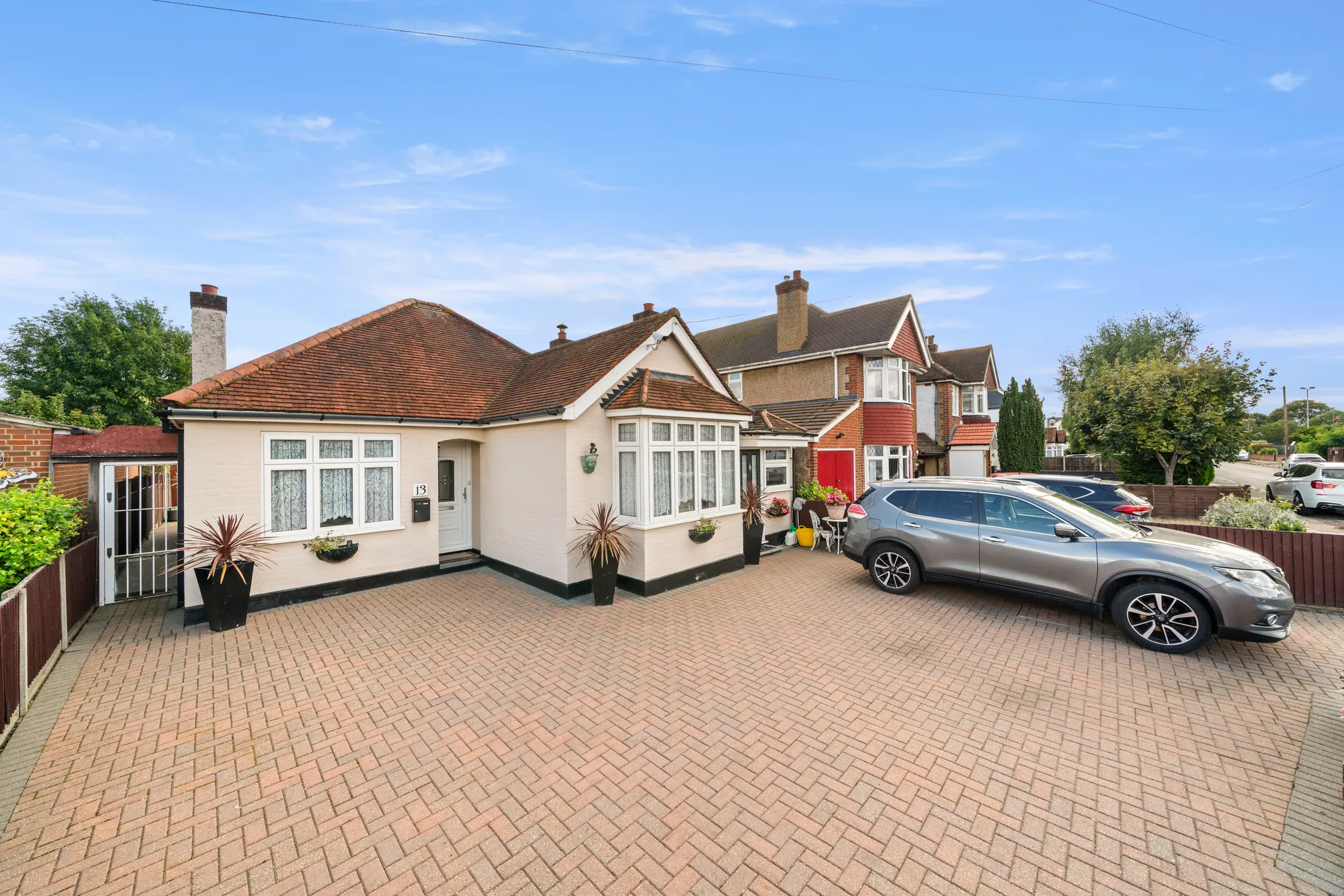 3 bed detached bungalow for sale in The Drive, Ashford - Property Image 1