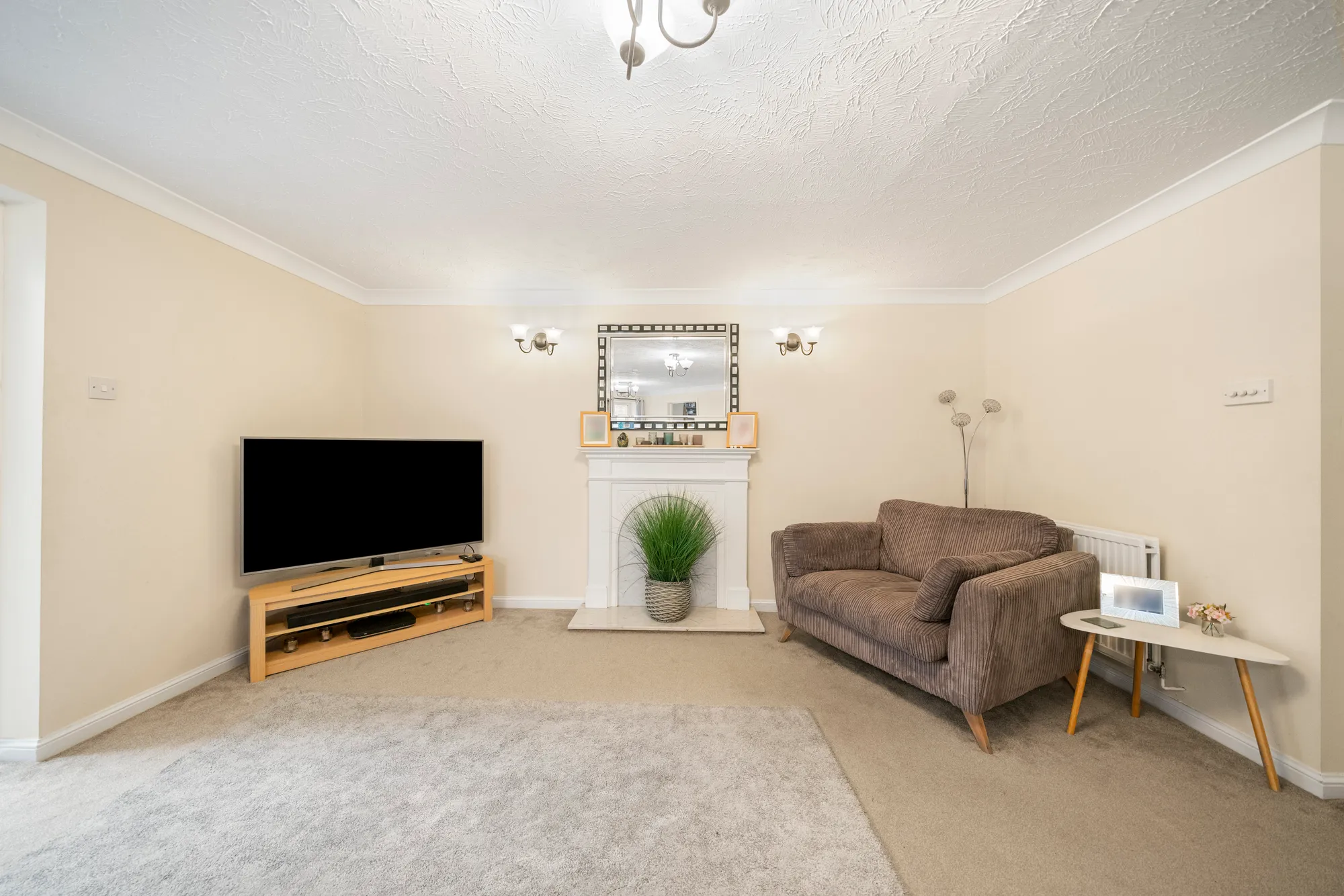 3 bed mid-terraced house for sale in Hartigan Place, Reading 4