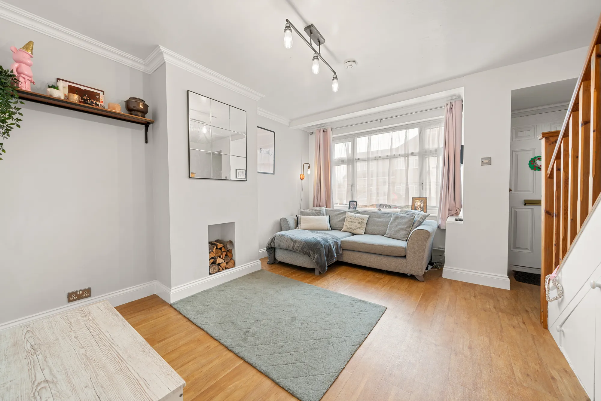 2 bed mid-terraced house for sale in Cranford Avenue, Staines-Upon-Thames 4