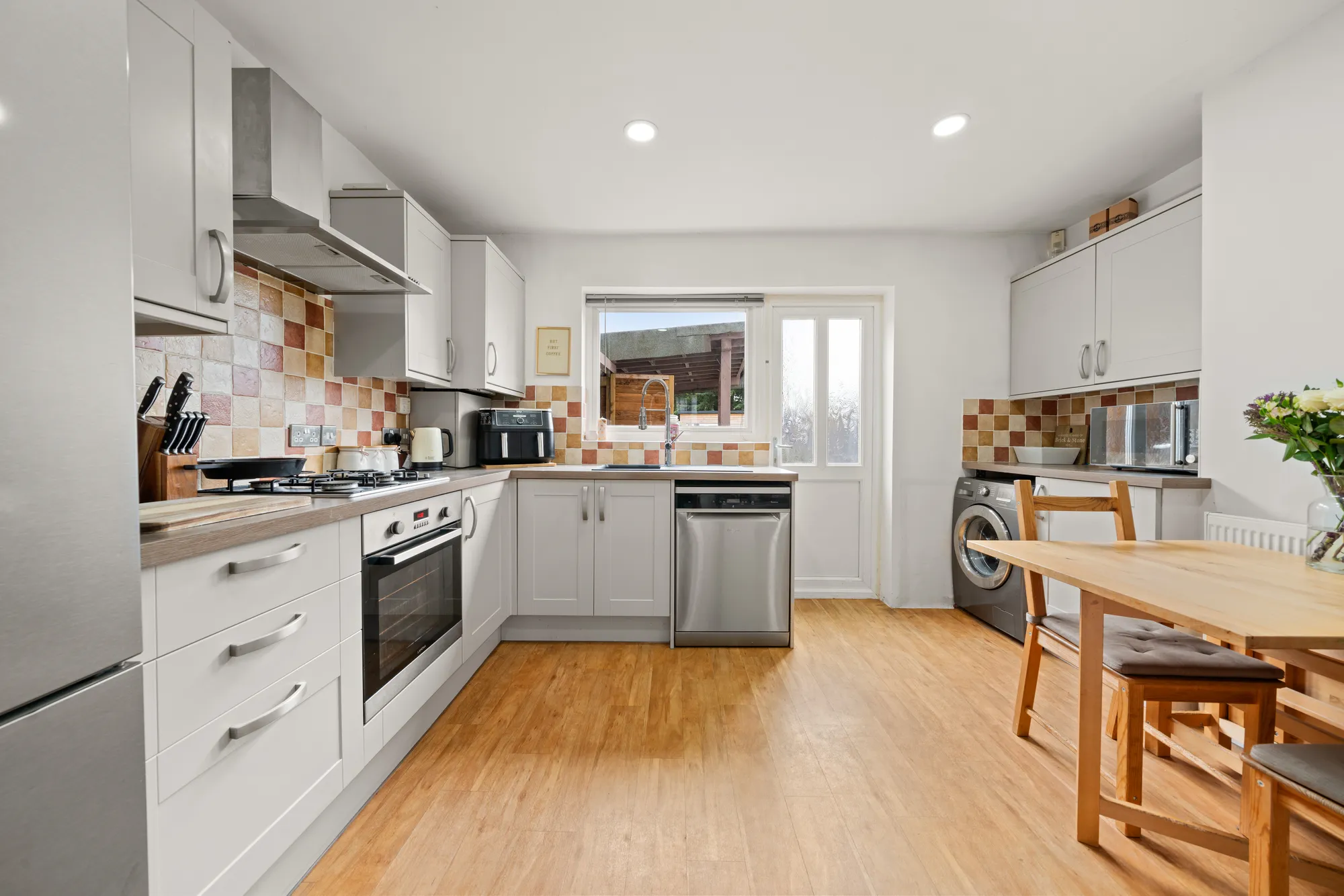 2 bed mid-terraced house for sale in Cranford Avenue, Staines-Upon-Thames  - Property Image 3