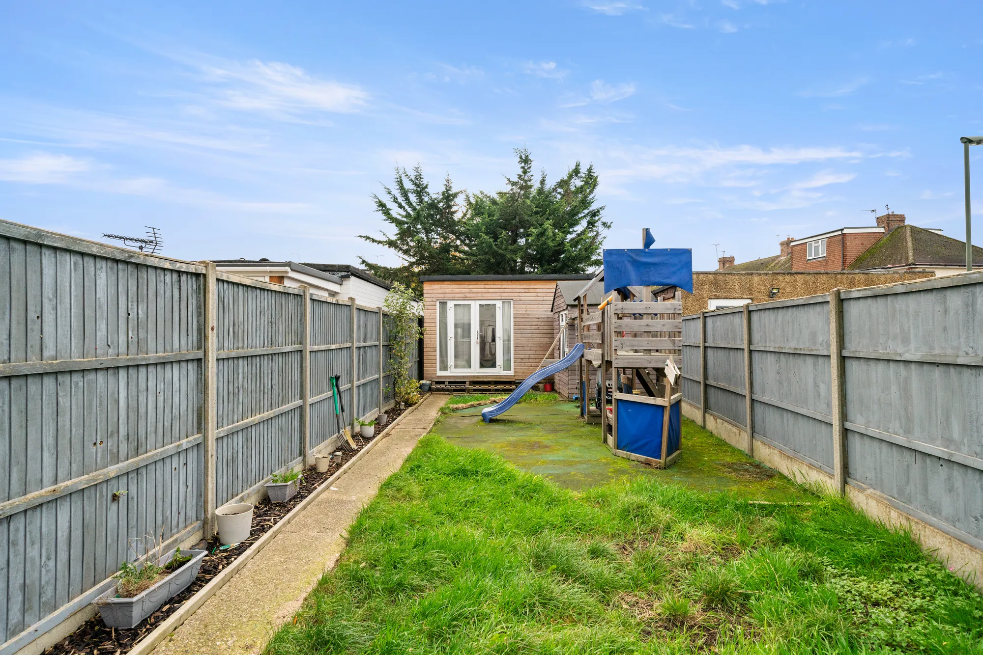 2 bed mid-terraced house for sale in Cranford Avenue, Staines-Upon-Thames 12