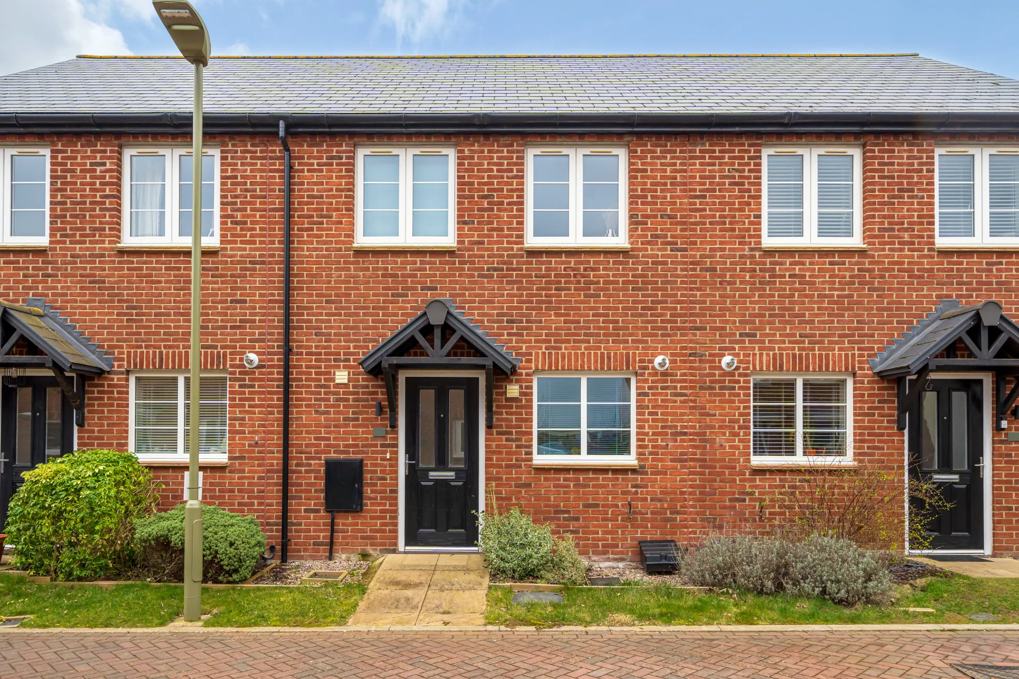 2 bed mid-terraced house for sale in Hampden Square, Bicester - Property Image 1
