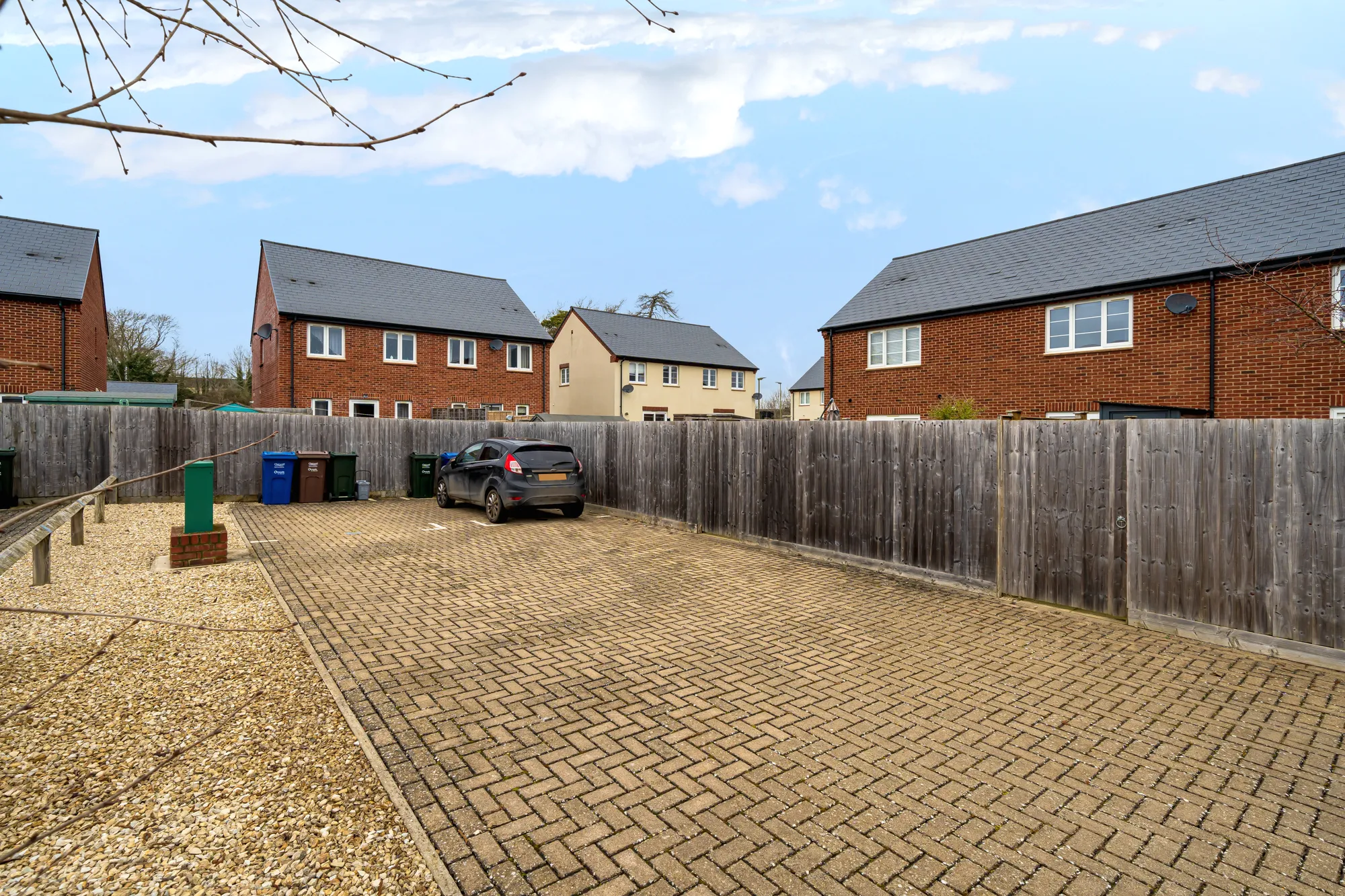 2 bed mid-terraced house for sale in Hampden Square, Bicester 19