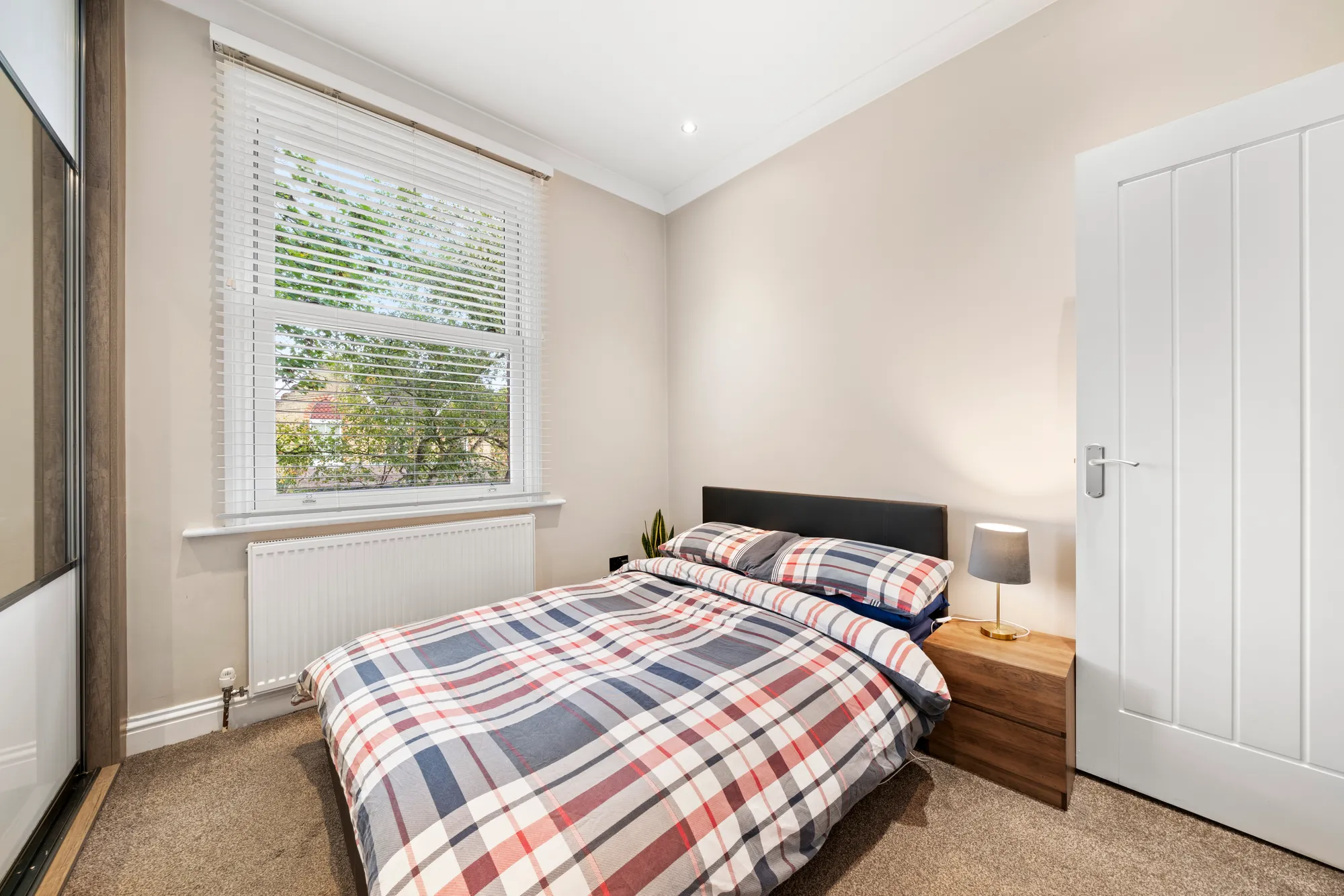 1 bed flat for sale in Leacroft, Staines-Upon-Thames 5