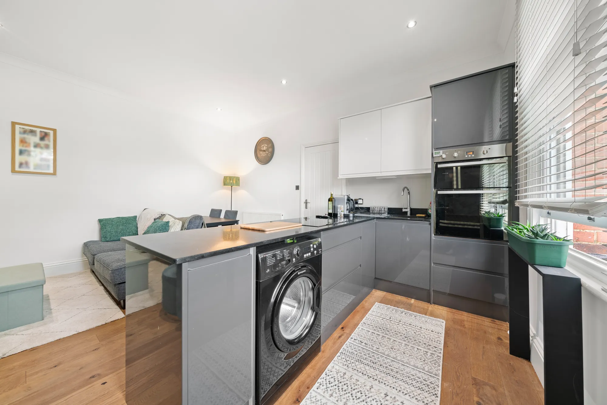 1 bed flat for sale in Leacroft, Staines-Upon-Thames 1