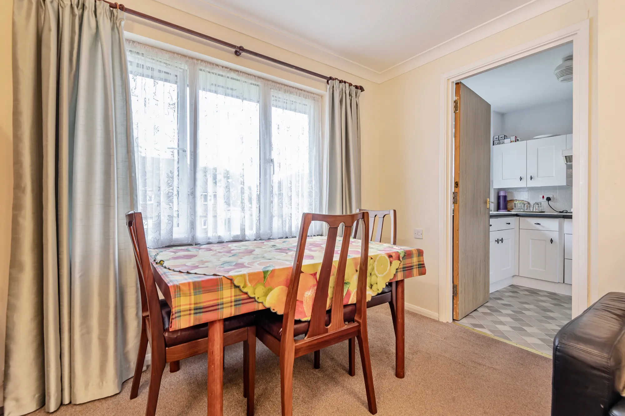 2 bed apartment for sale in Berryscroft Road, Staines-Upon-Thames 6