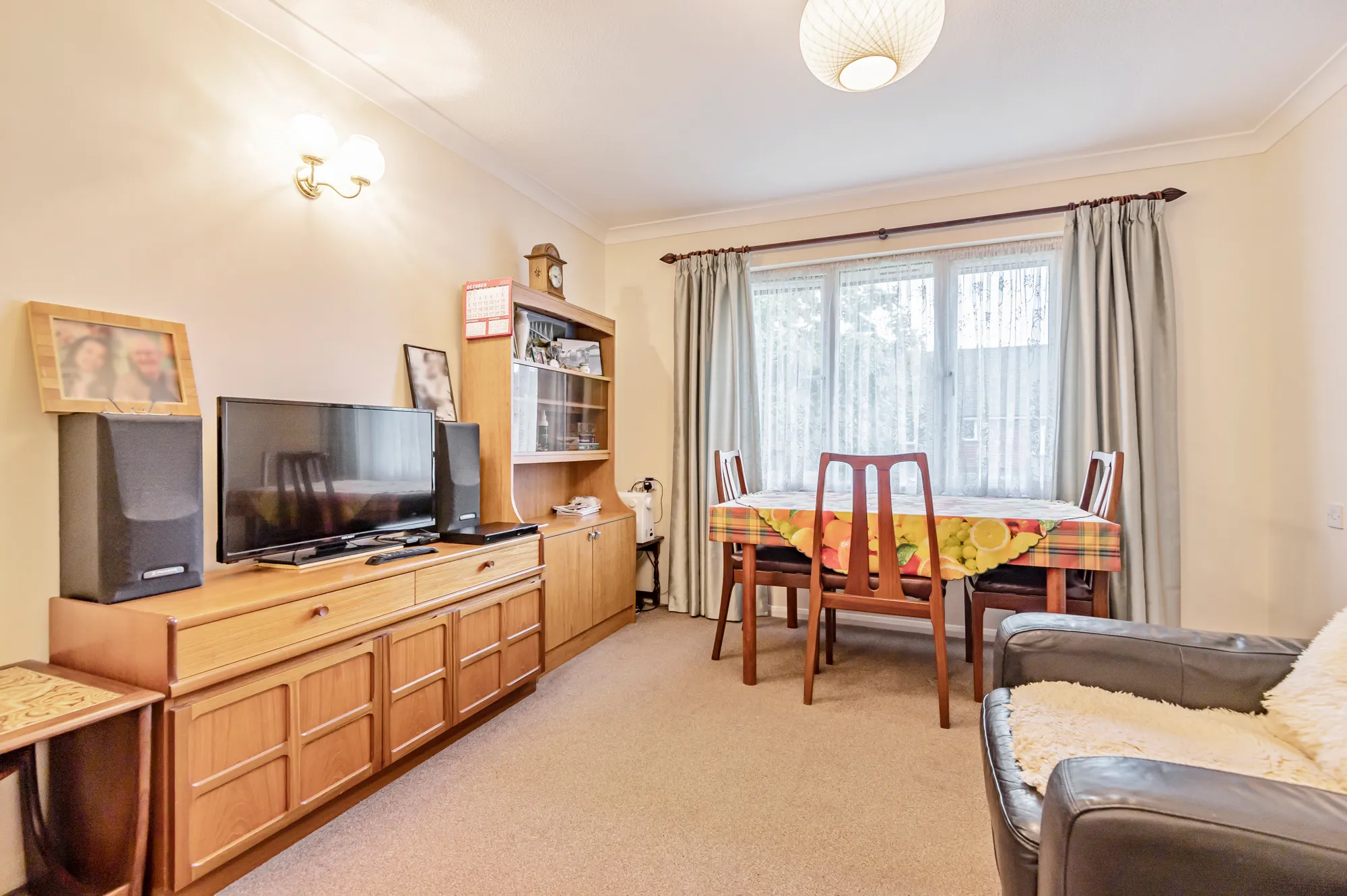 2 bed apartment for sale in Berryscroft Road, Staines-Upon-Thames 5