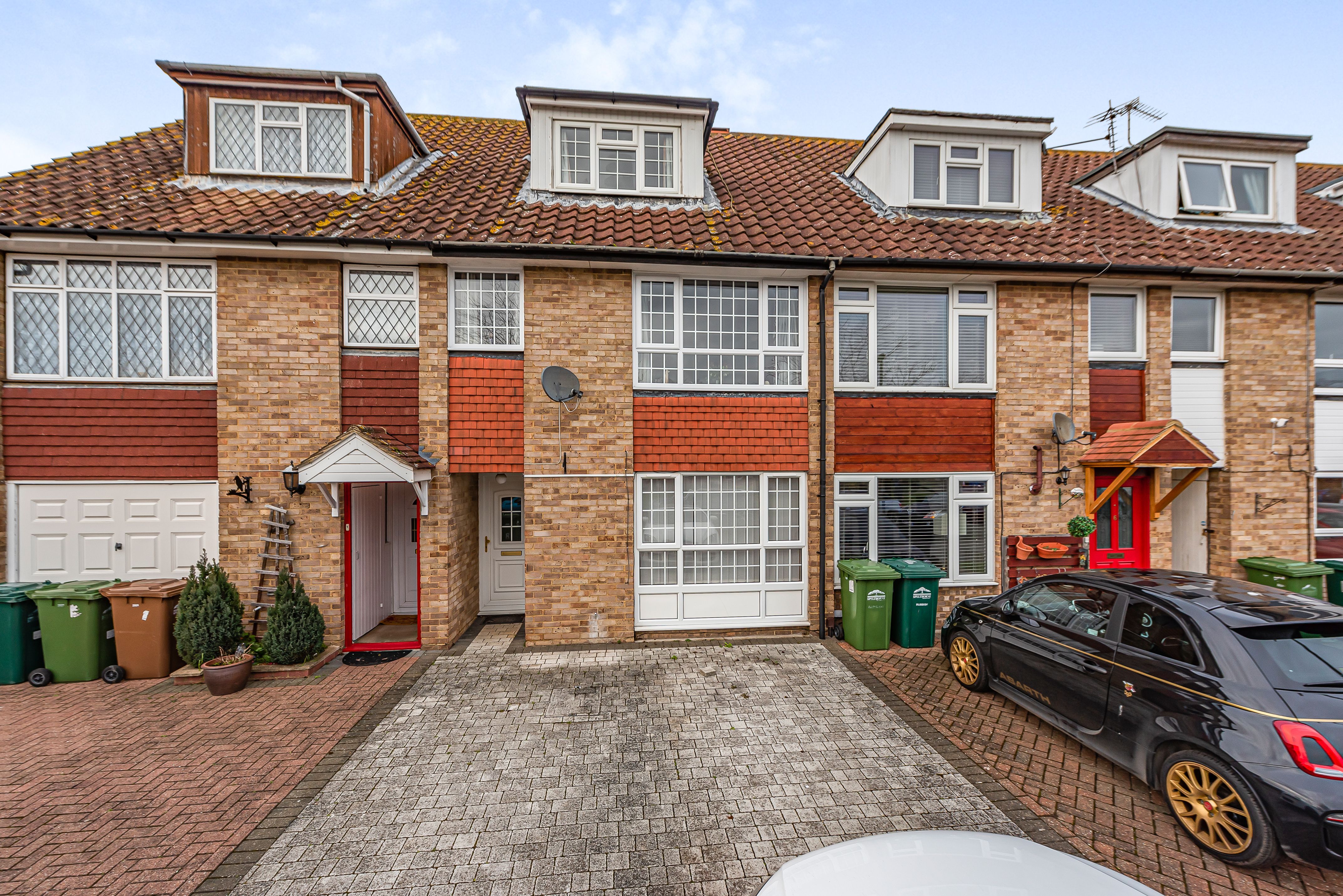 4 bed terraced house for sale in Bingham Drive, Staines-Upon-Thames - Property Image 1
