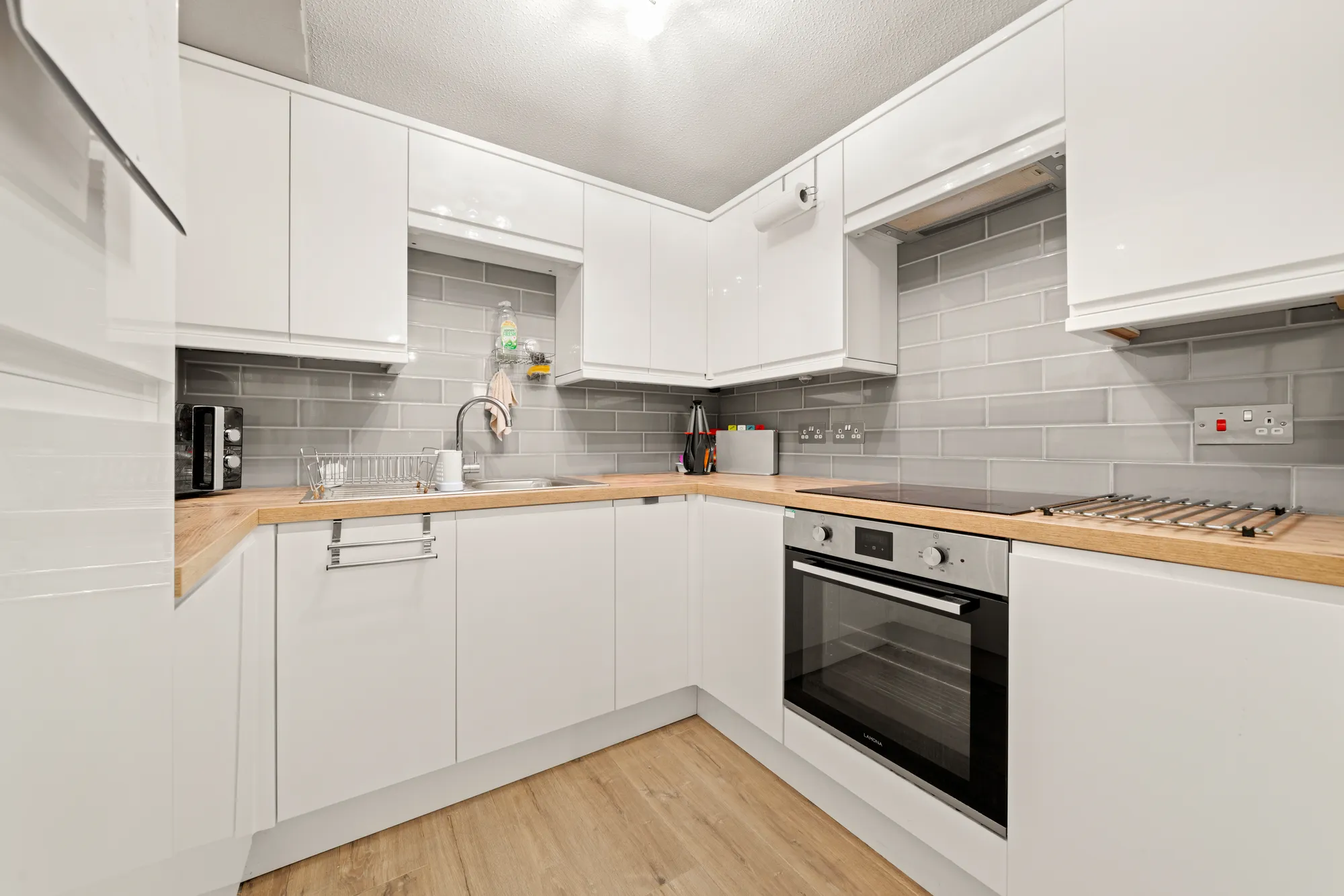 1 bed apartment for sale in Fairfield Avenue, Staines-Upon-Thames 1
