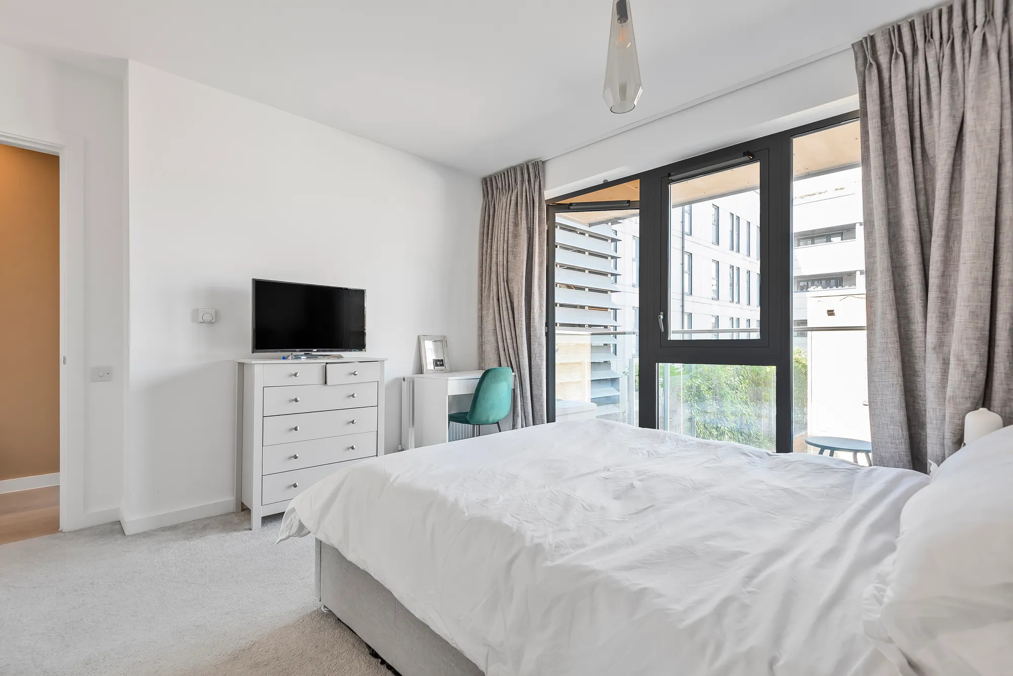 1 bed apartment for sale in Chatfield Road, London 9