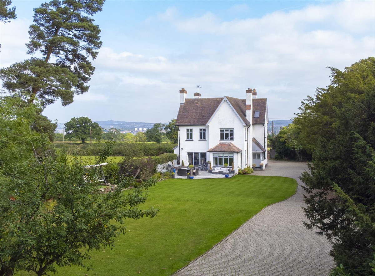 5 bed detached house for sale in Fieldhouse Lane, Romsley, B62