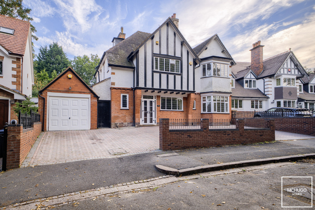 5 bed detached house for sale in Carisbrooke Road, Birmingham  - Property Image 1