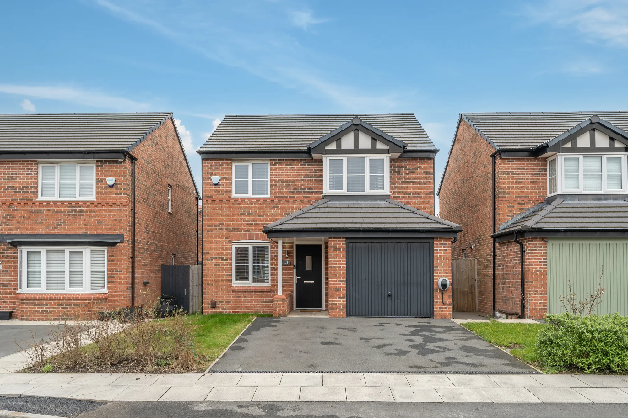 Captivating modern 3-bed detached home with open-plan kitchen, chic dressing room, utility room, integral garage, and NHBC guarantee until 2030. Enclosed garden, driveway with EV point. No chain.