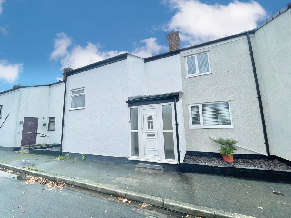 ***FULLY RENOVATED THROUGHOUT***<br />
North Wall are delighted to offer this immaculate three bedroom terraced house in this sought after location in the heart of Hale Village. The property has just been fully refurbished by the Landlord to an excellent finish. The accommodation comprises; spacious reception hall, lounge, kitchen diner to the ground floor. To the first floor there are three bedrooms and a bathroom. Outside there is a large lawn garden with decking and patio area.