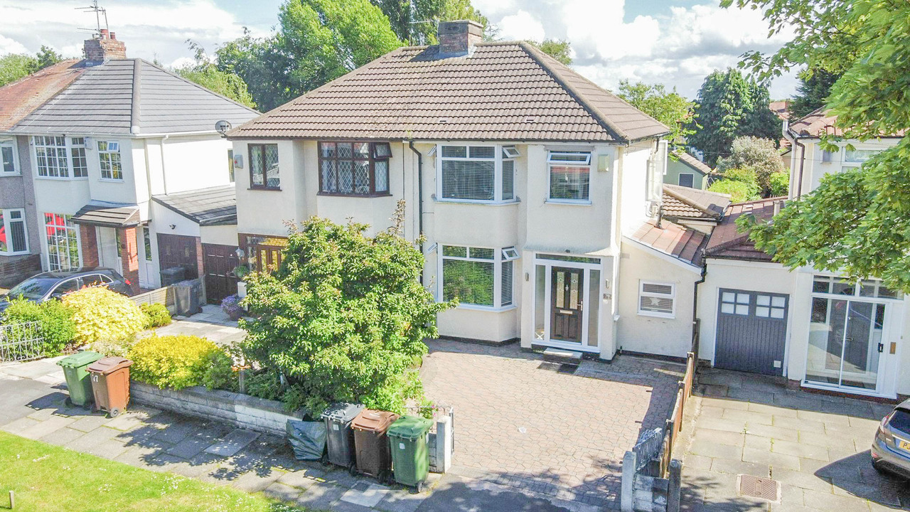 ***CHECK OUT THE VIDEO TOUR***<br />
<br
/>
***EXTENDED! NO CHAIN! HUGE SOUTH FACING GARDEN!***<br
/>
<br
/>
North Wall are thrilled to present to the market this exceptional three bedroom extended semi detached house in the much sought after road, Rosslyn Avenue. In the catchment for well regarded schools and convenient for local amenities.<br
/>
The property has been completely renovated by the current owners only a few years ago and has a vast rear South facing garden with outbuilding which could facilitate a number of uses.