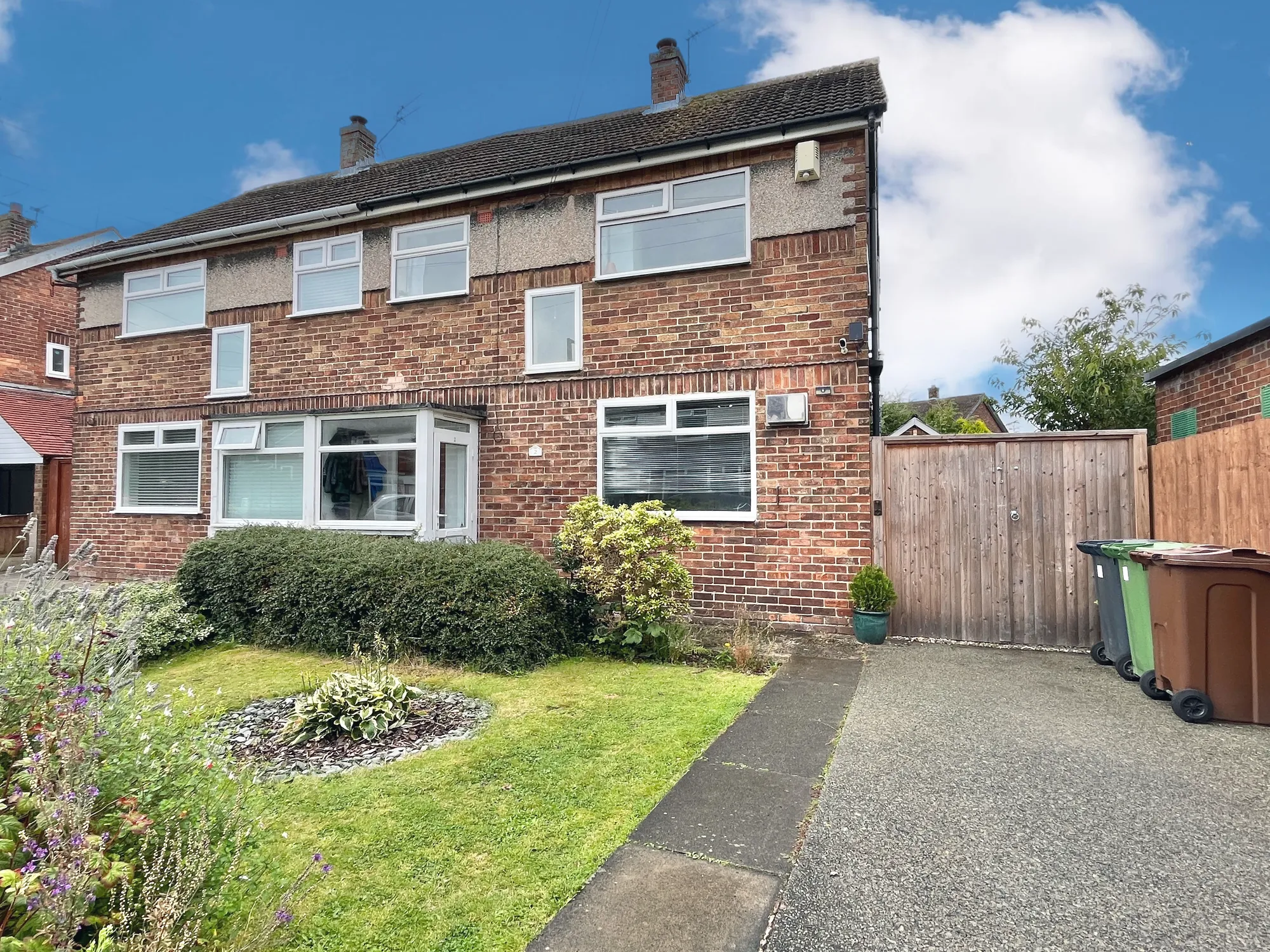 Fantastic three bedroom semi in a charming cul de sac in Maghull, right on the doorstep for walks in nature, and with a beautifully maintained secluded garden.