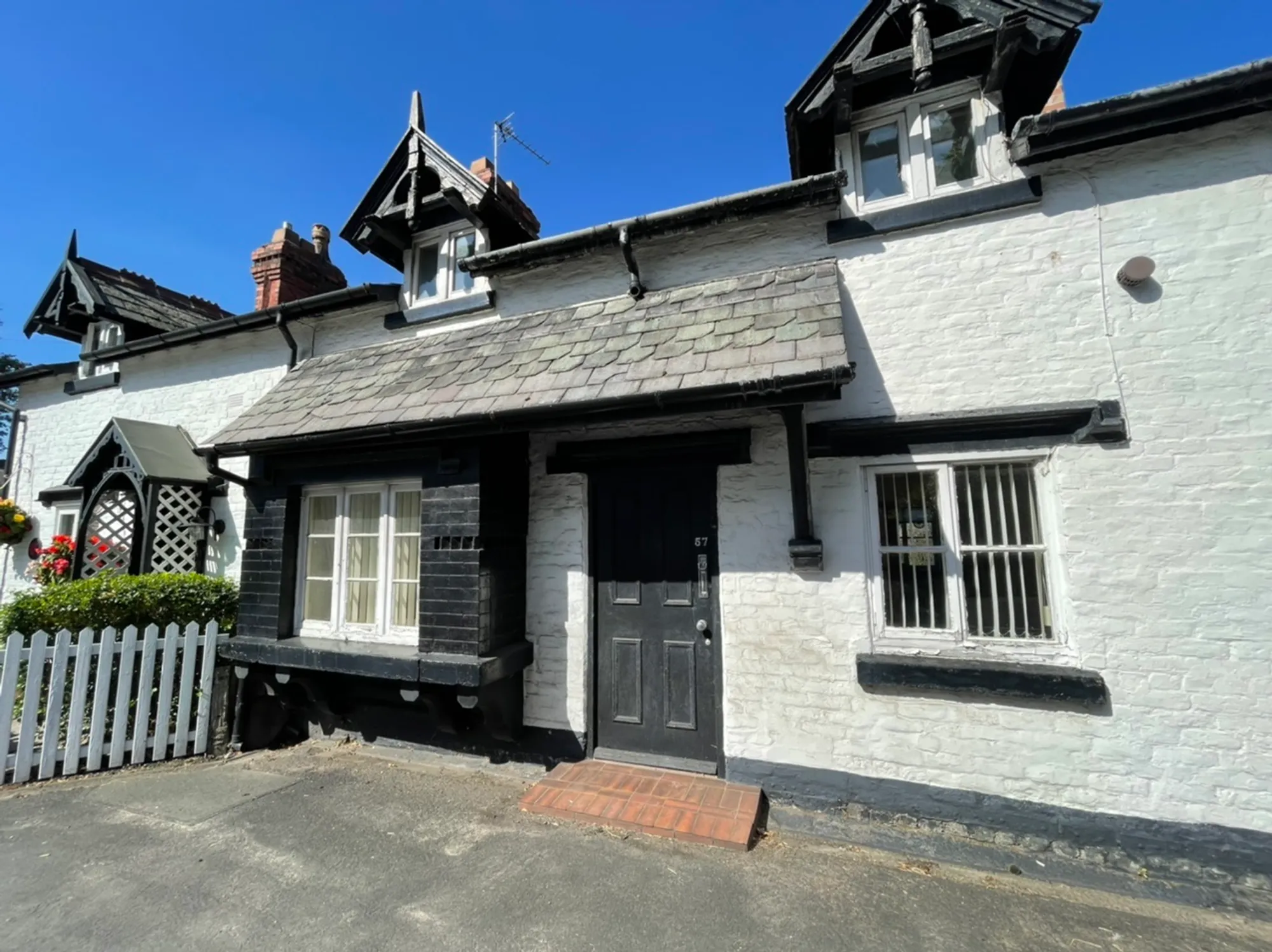 Exciting Grade II Listed cottage in Hale Village, a renovation project with a semi-rural charm near amenities and transport links. Online auction on 29th May. Ideal for developers seeking a prime investment. Contact North Wall for a viewing appointment.