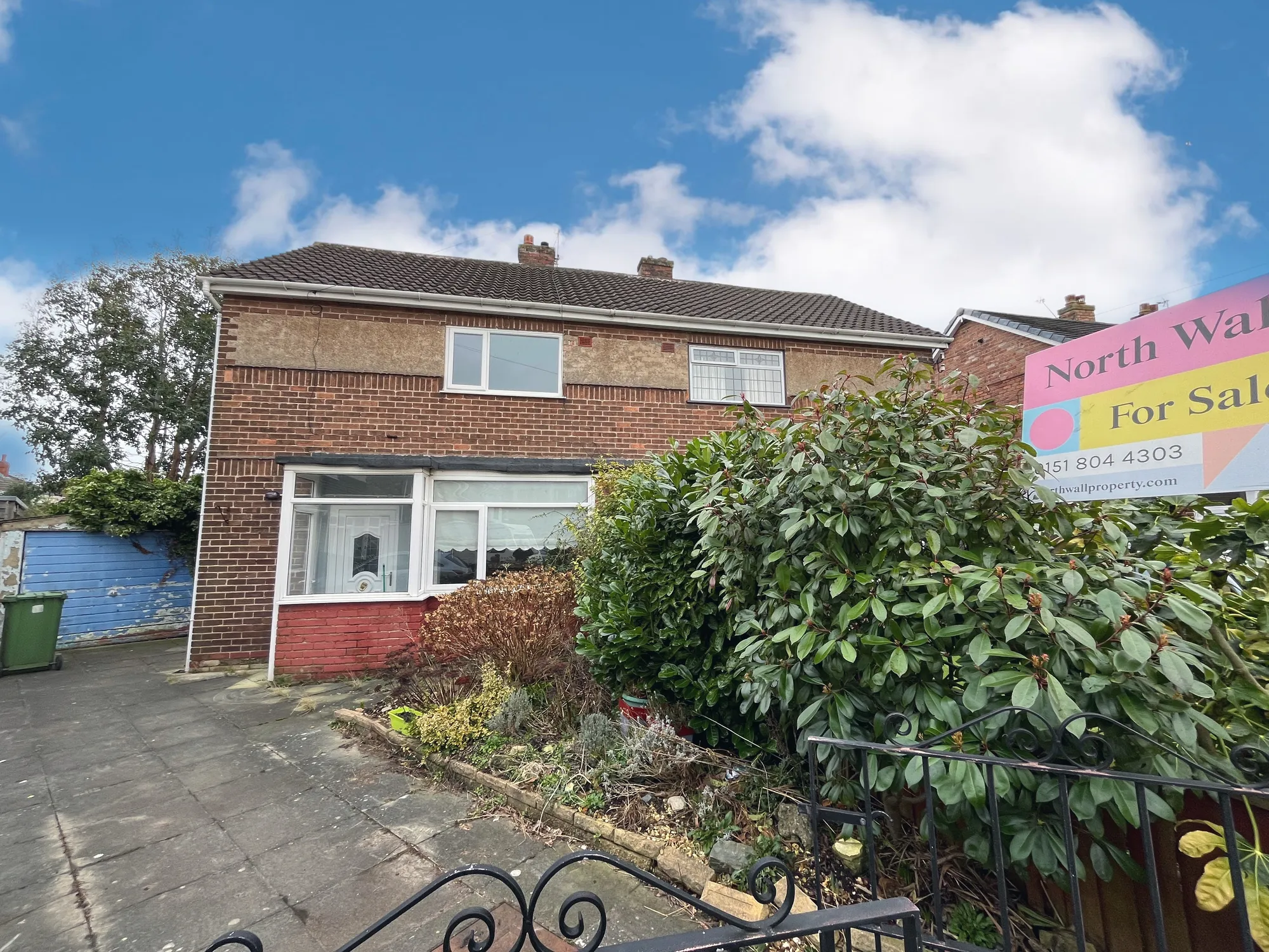 Welcome to this fantastic refurbishment opportunity nestled in the heart of Maghull! Situated at the head of a quiet cul-de-sac, this three-bedroom semi-detached home on Hathaway presents an ideal canvas for your dream residence.