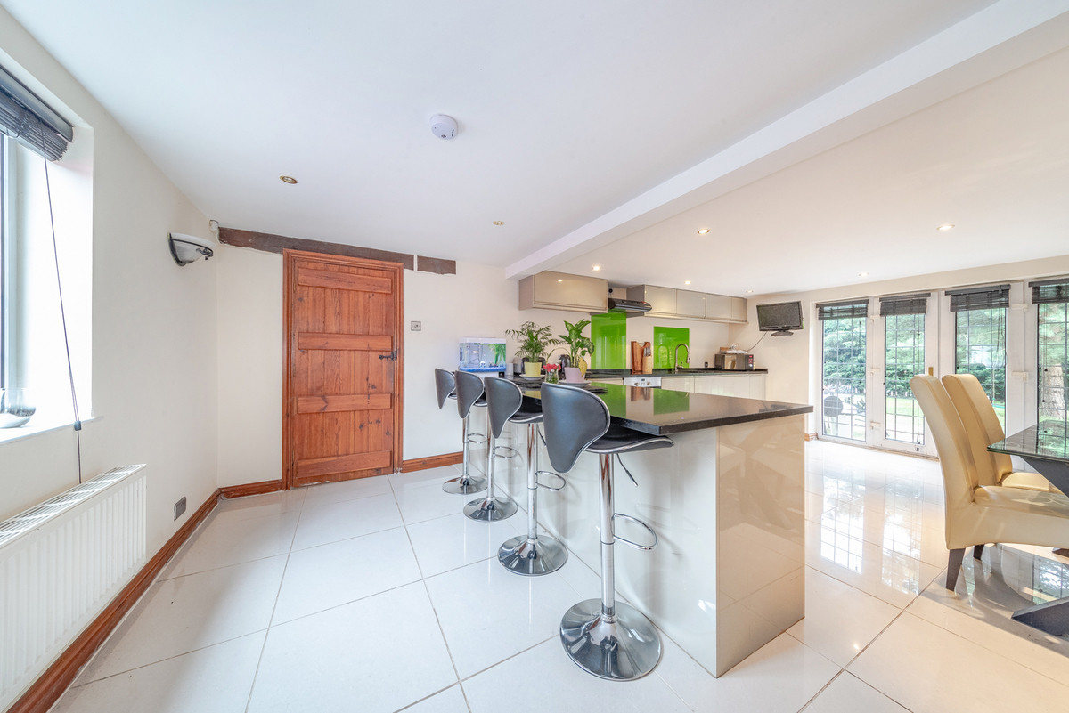 6 bed detached house for sale in Dicklow Cob, Macclesfield  - Property Image 18