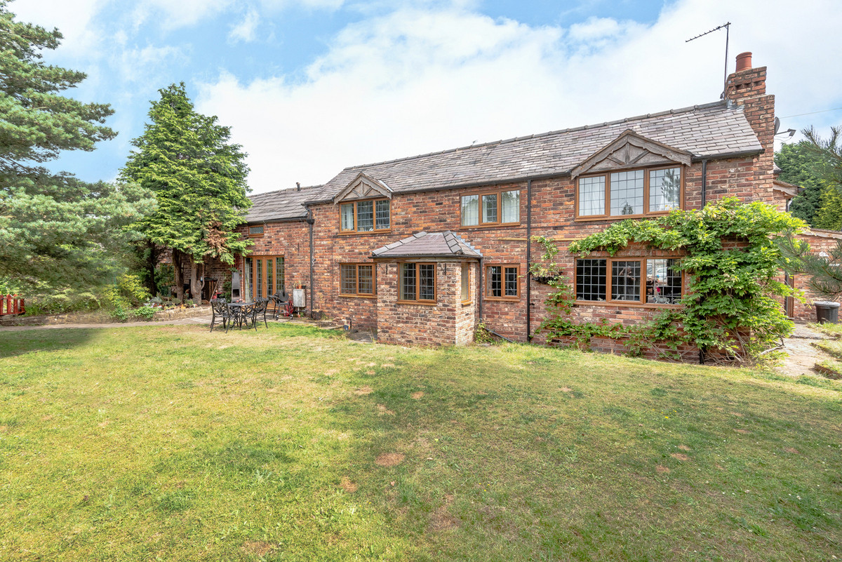 6 bed detached house for sale in Dicklow Cob, Macclesfield  - Property Image 28