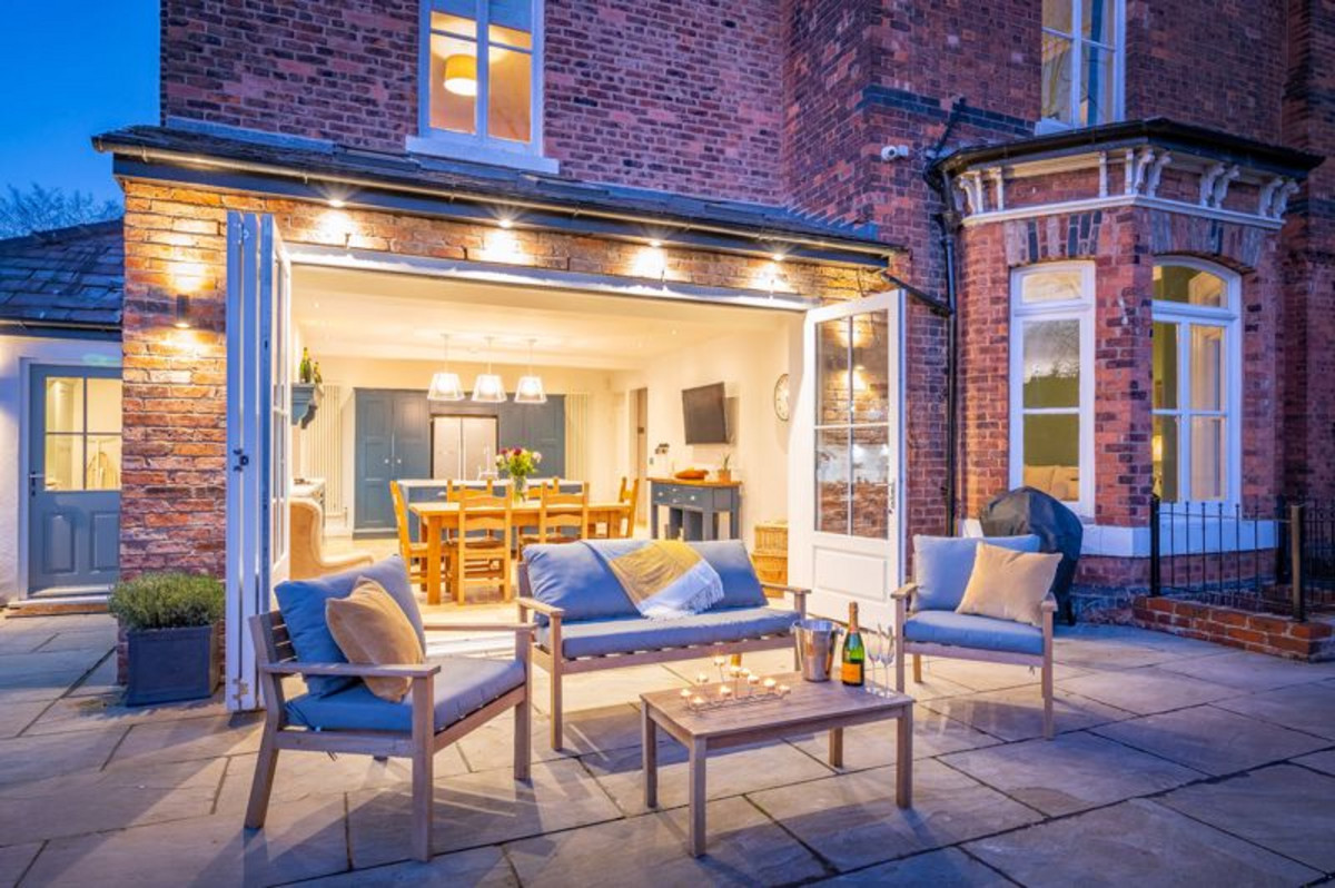 6 bed semi-detached house for sale in Victoria Avenue, Manchester 1