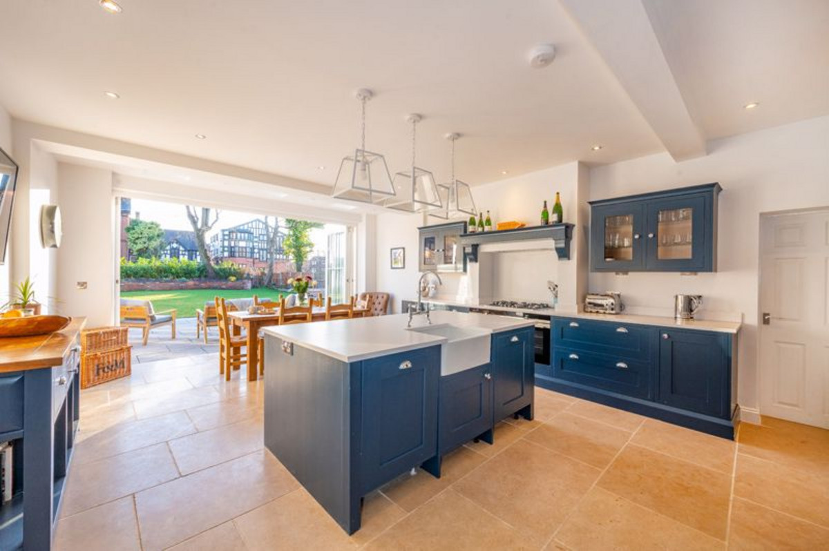 6 bed semi-detached house for sale in Victoria Avenue, Manchester 2