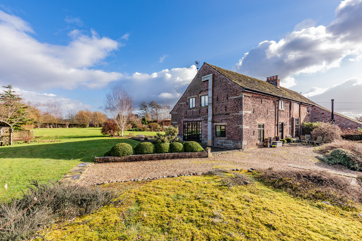 5 bed barn conversion for sale in Old Hall Barn Old Hall Lane, Stockport  - Property Image 7