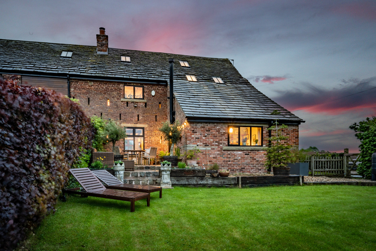 5 bed barn conversion for sale in Old Hall Lane, Stockport  - Property Image 4