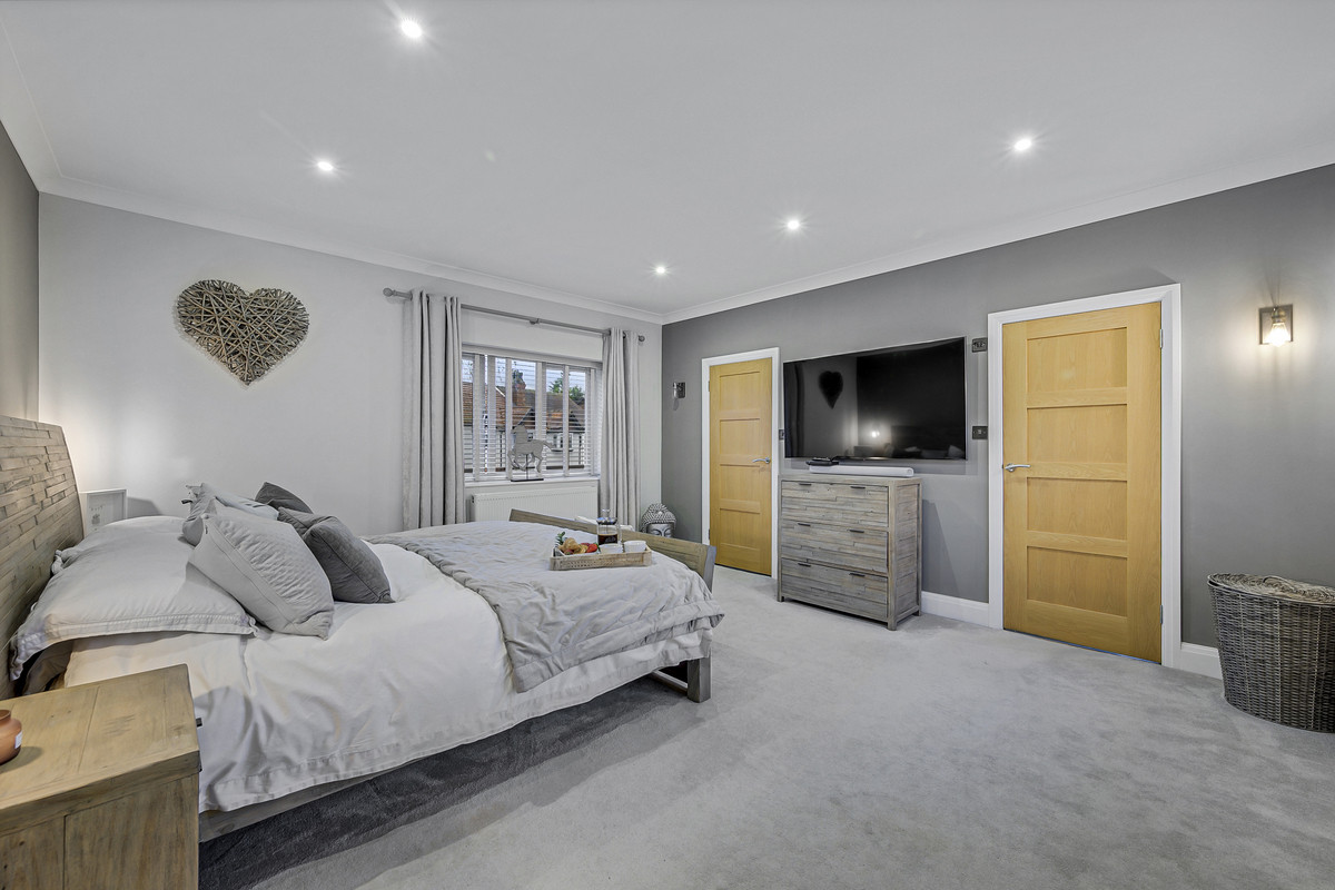 5 bed detached house for sale in Moss Lane, Stockport 3