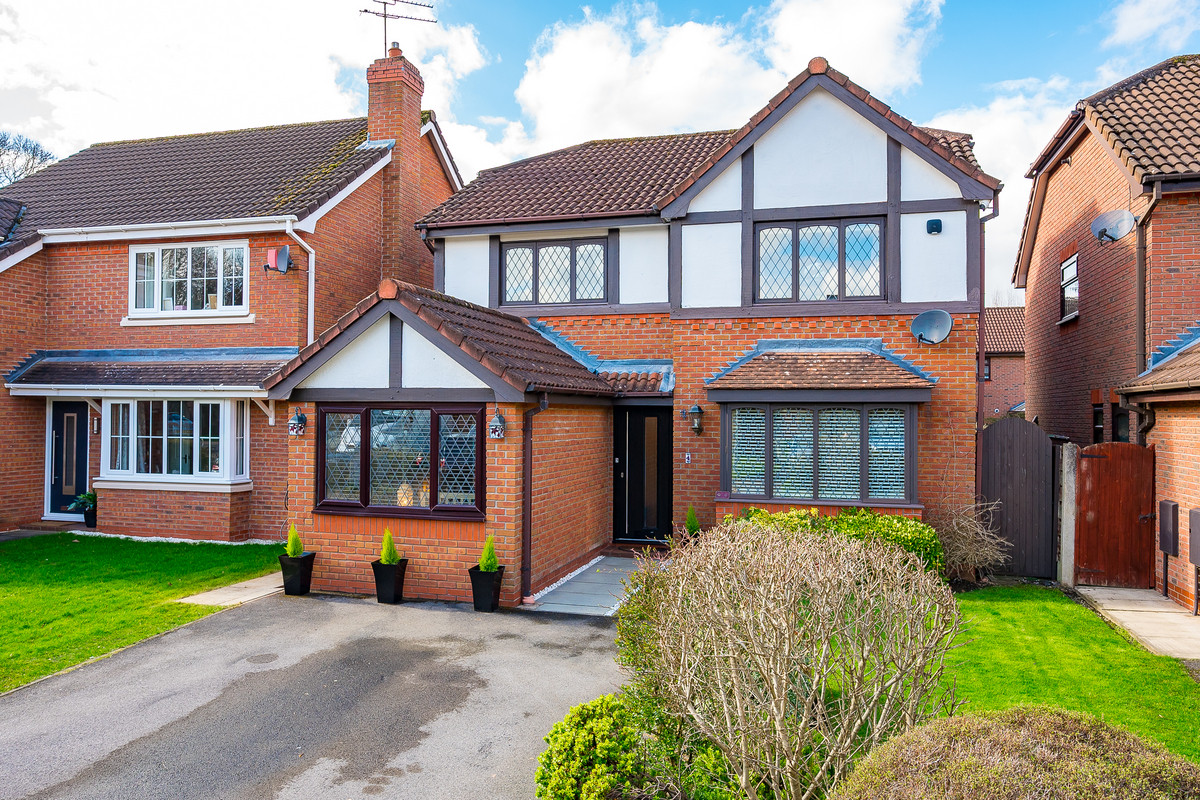 4 bed detached house for sale in Moran Close, Wilmslow, SK9
