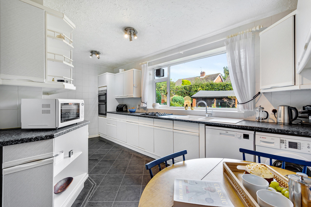 3 bed detached house for sale in Summerlea, Cheadle, SK8
