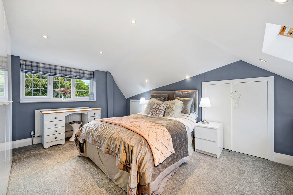 5 bed detached house for sale in Valley Road, Cheadle 9